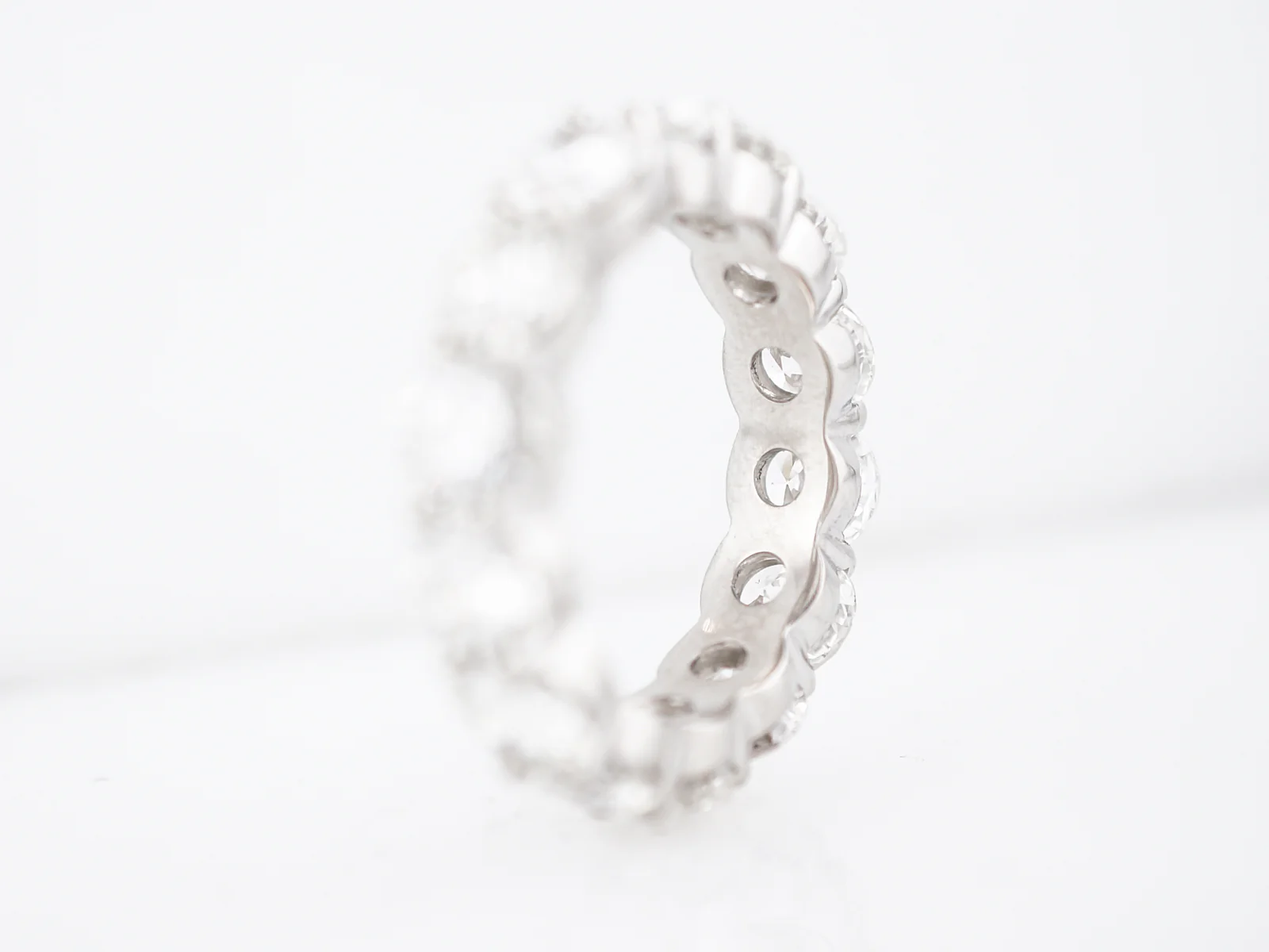 Right Hand Ring Modern 6.97 Round Brilliant Cut Diamond in Platinum - Image 3