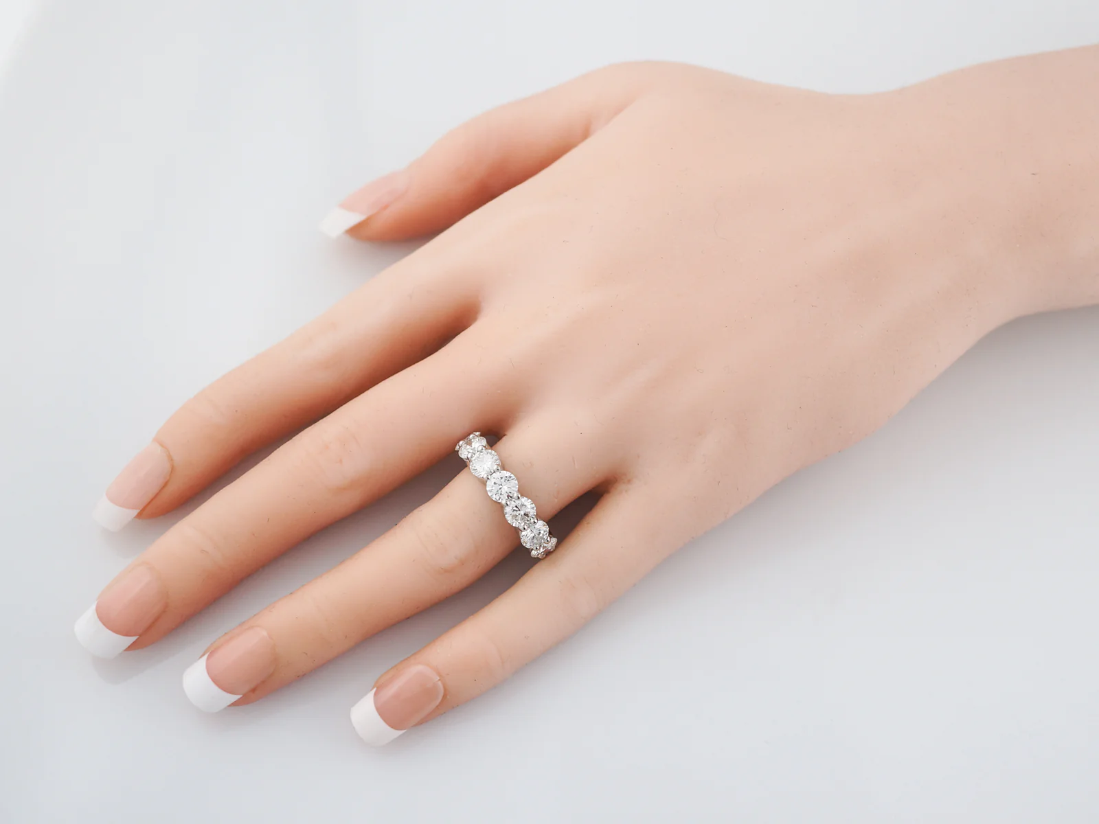 Right Hand Ring Modern 6.97 Round Brilliant Cut Diamond in Platinum - Image 6