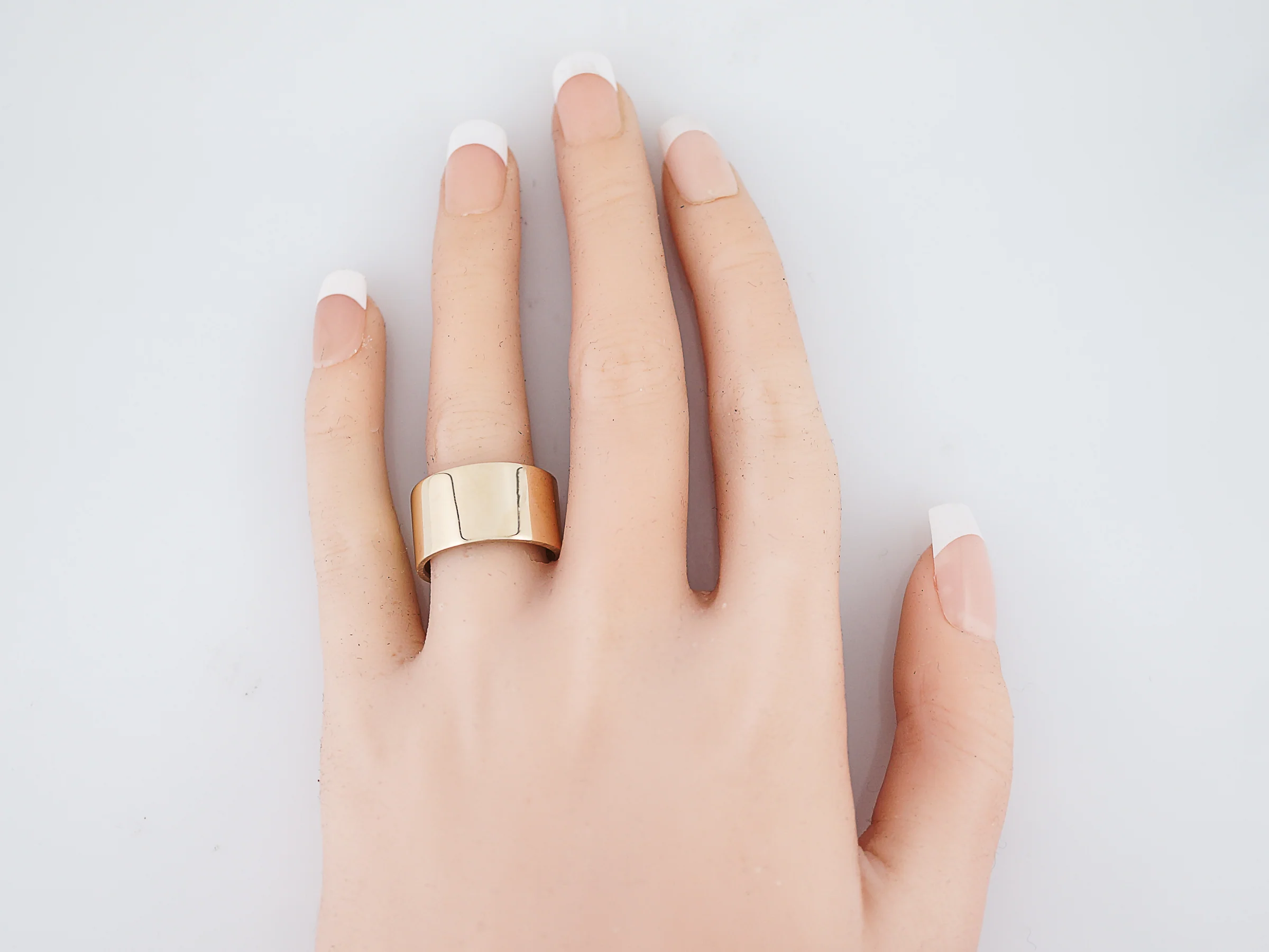 Right Hand Ring Modern in 14k Yellow Gold - Image 3