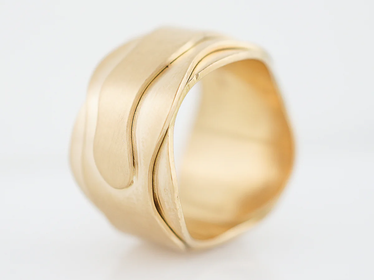 Right Hand Ring Modern in 18k Yellow Gold - Image 5
