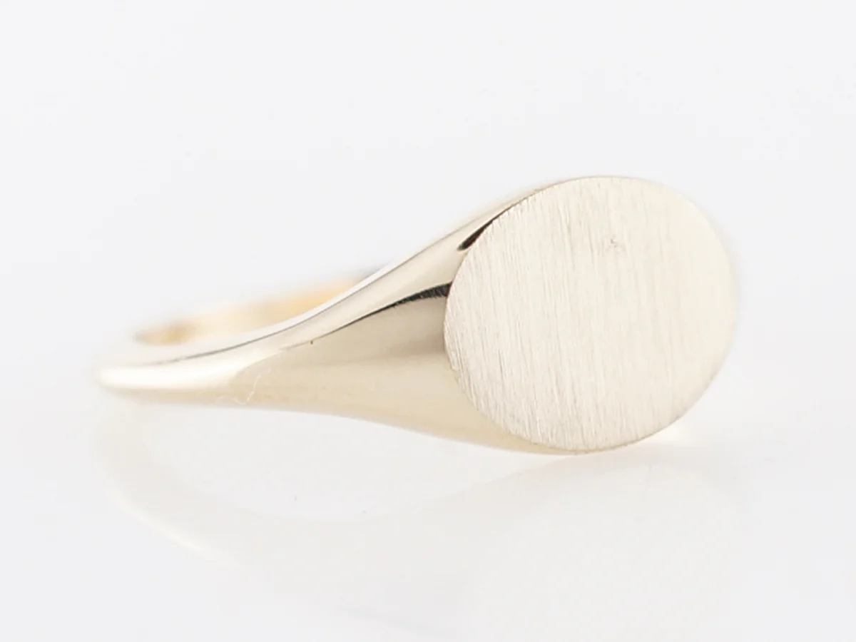 Right Hand Ring Signet Modern in 14k Yellow Gold - Image 3