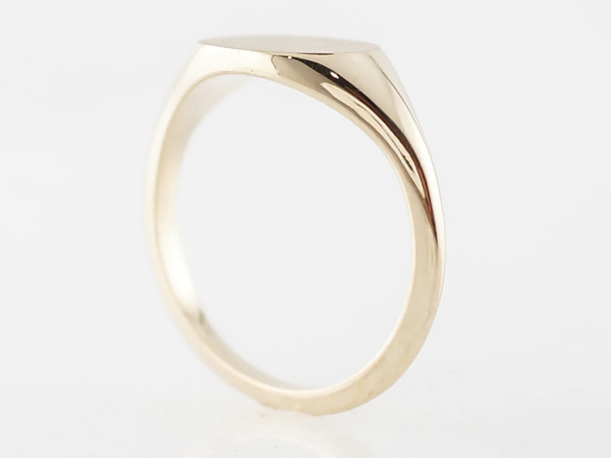 Right Hand Ring Signet Modern in 14k Yellow Gold - Image 4