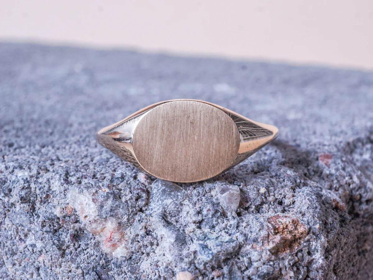 Right Hand Ring Signet Modern in 14k Yellow Gold - Image 5