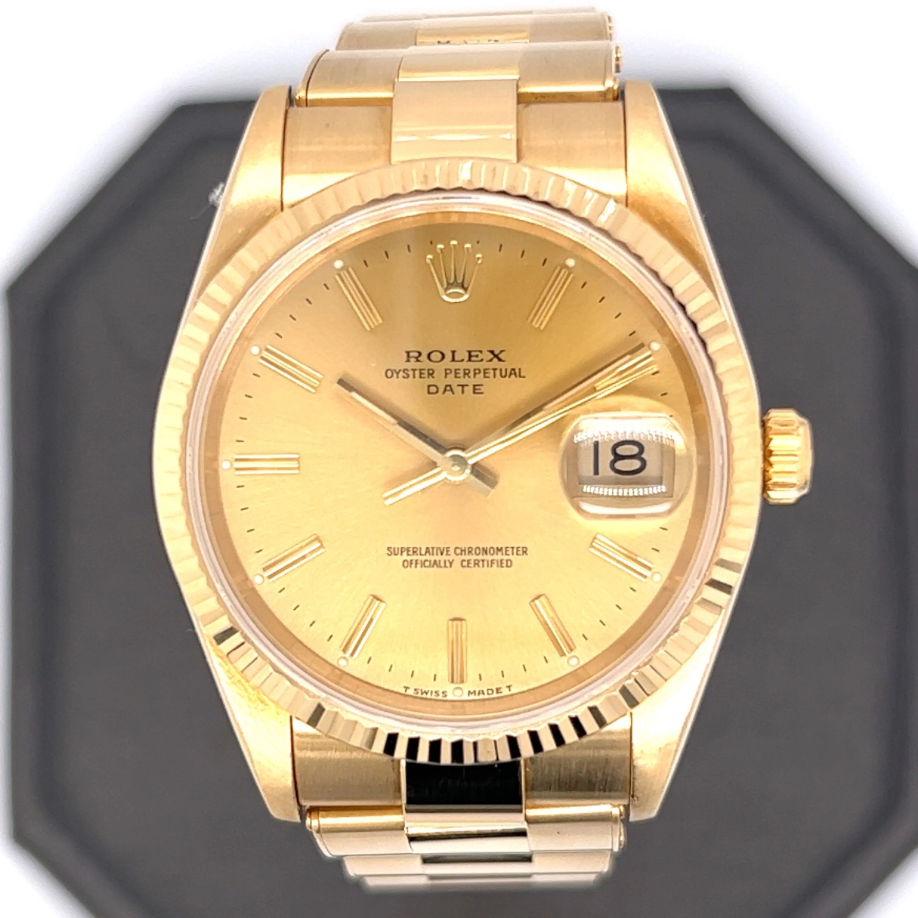 Rolex Oyster Perpetual Date 34mm in 18k Yellow Gold - Image 6