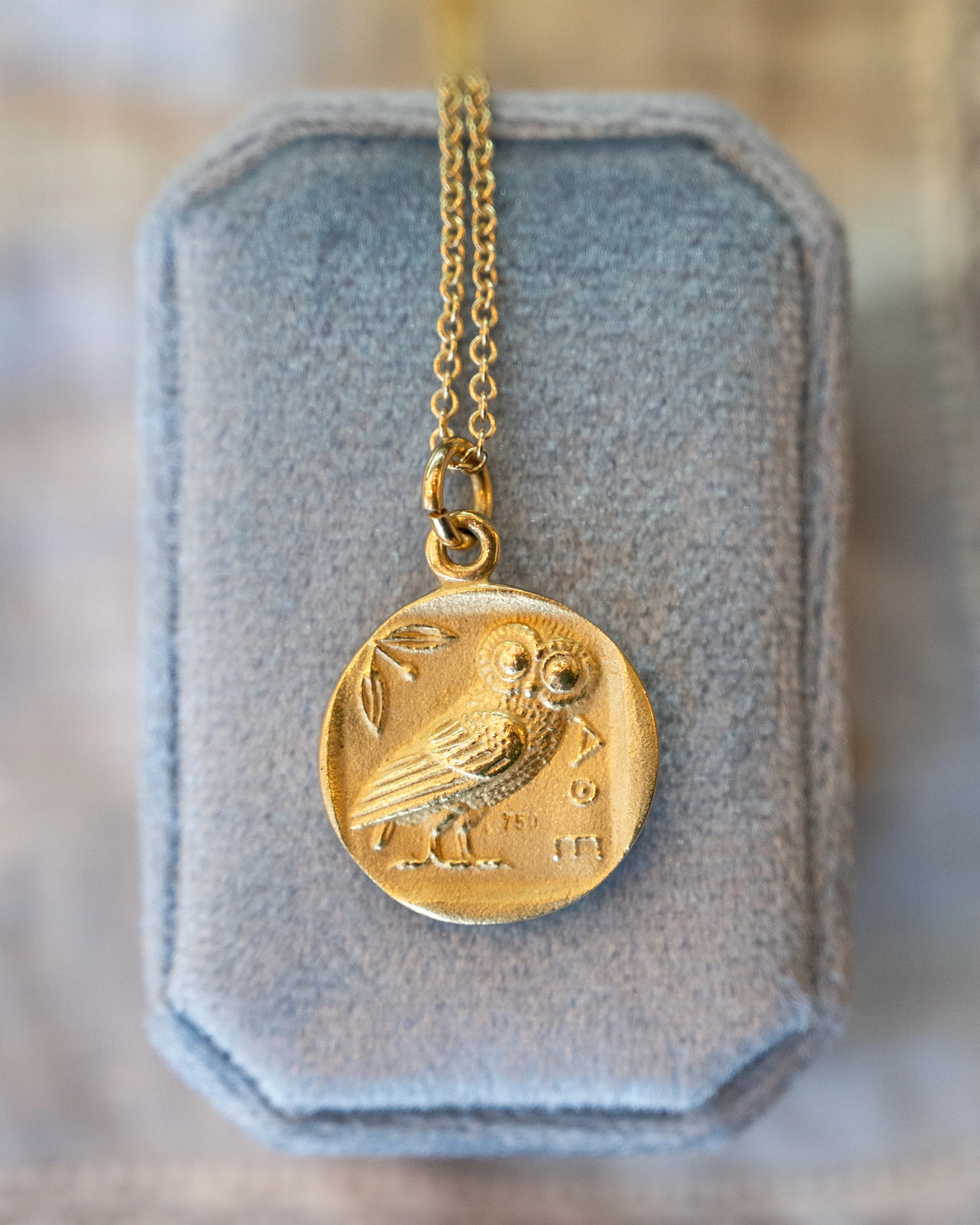 Athens Coin Pendant Necklace in 18k Yellow Gold - Image 7