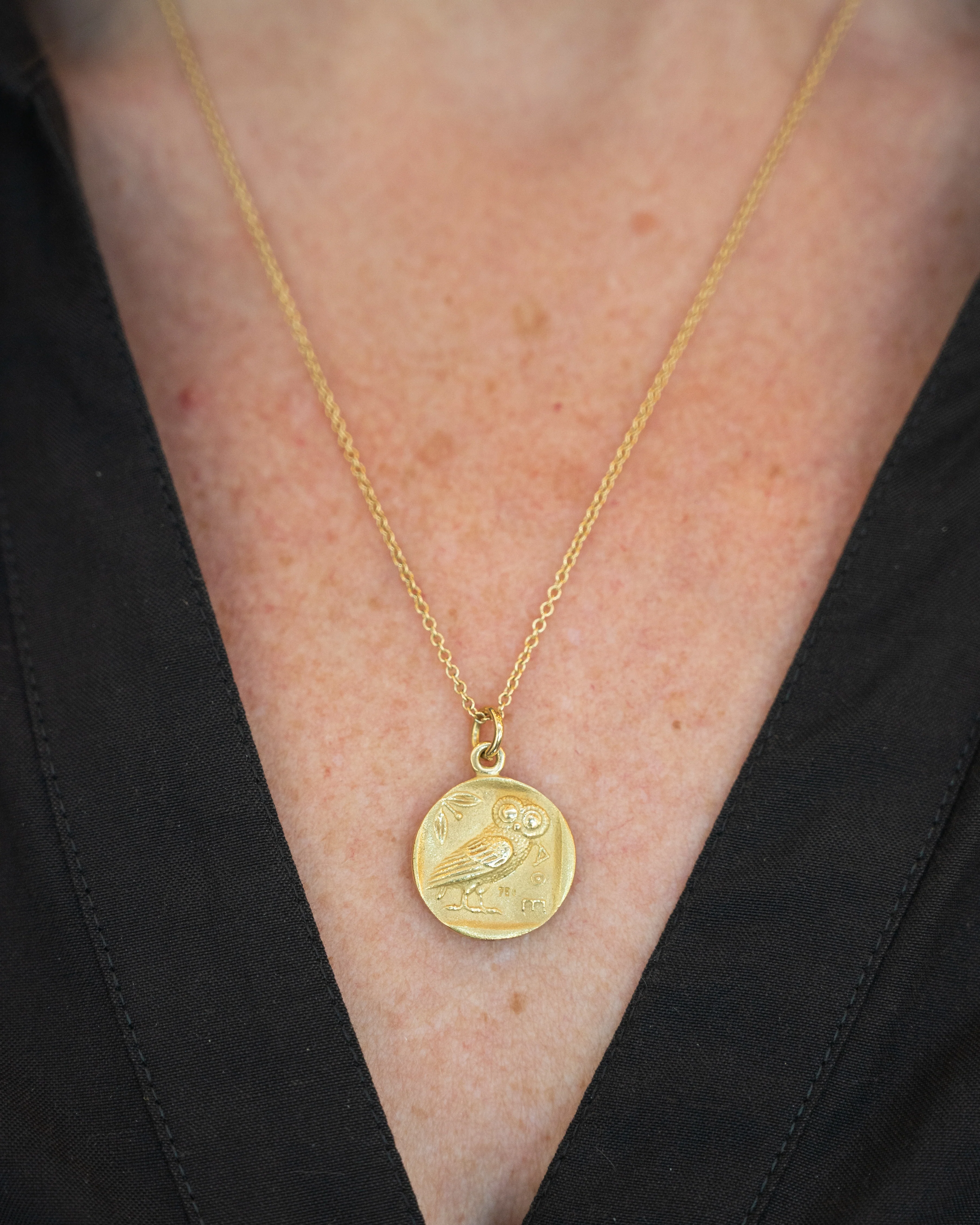 Athens Coin Pendant Necklace in 18k Yellow Gold - Image 8