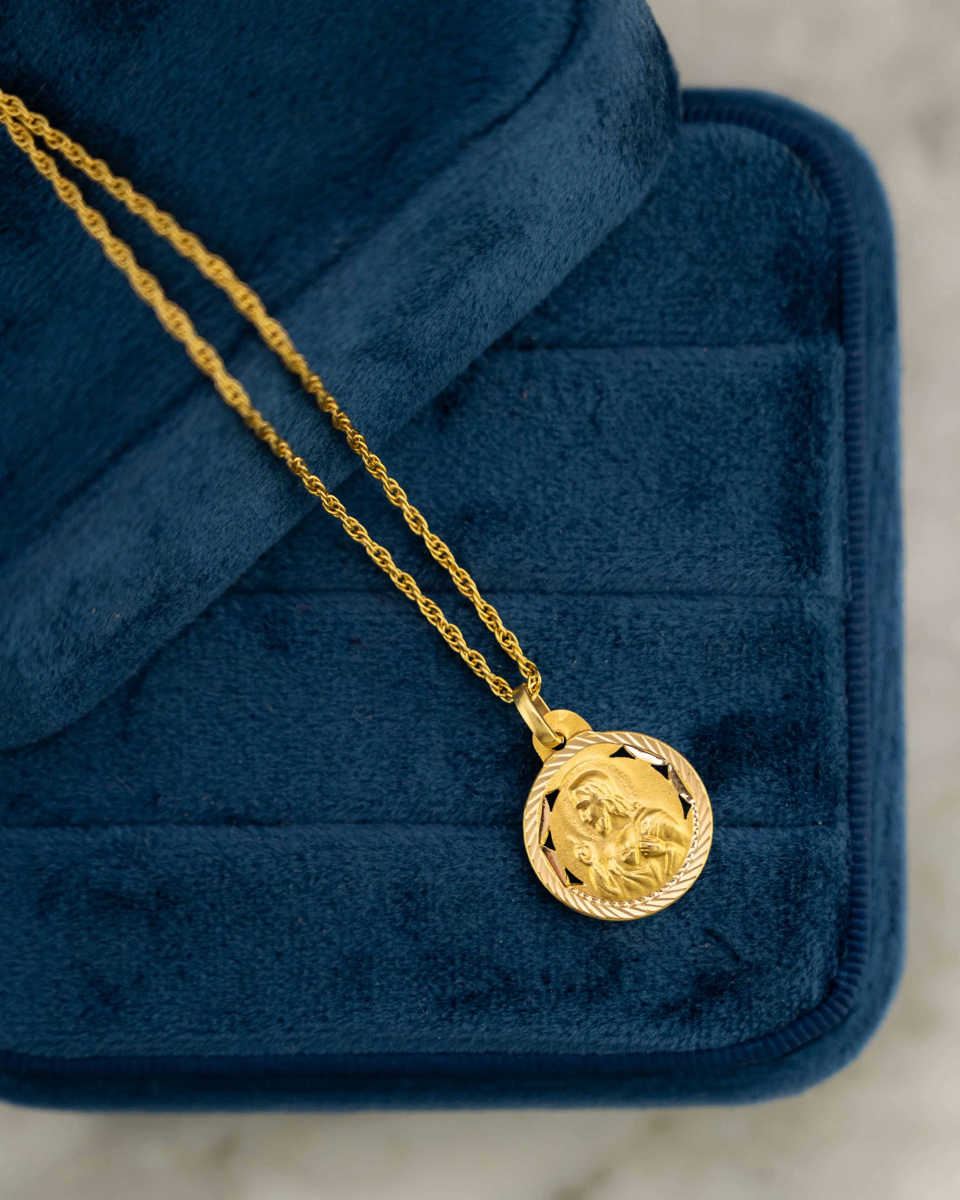 Sacred Family Pendant Necklace in 18k Yellow Gold - Image 6