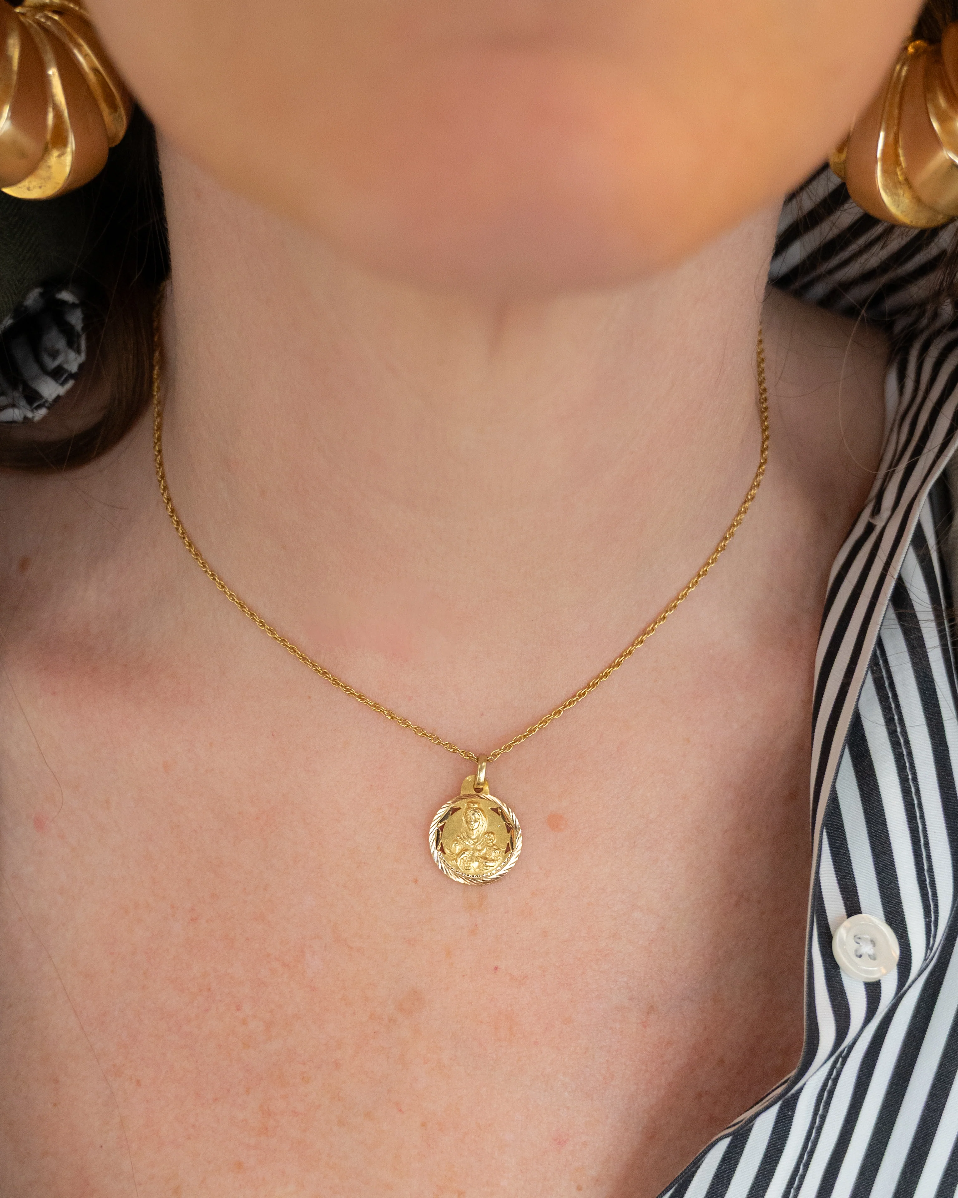 Sacred Family Pendant Necklace in 18k Yellow Gold - Image 7