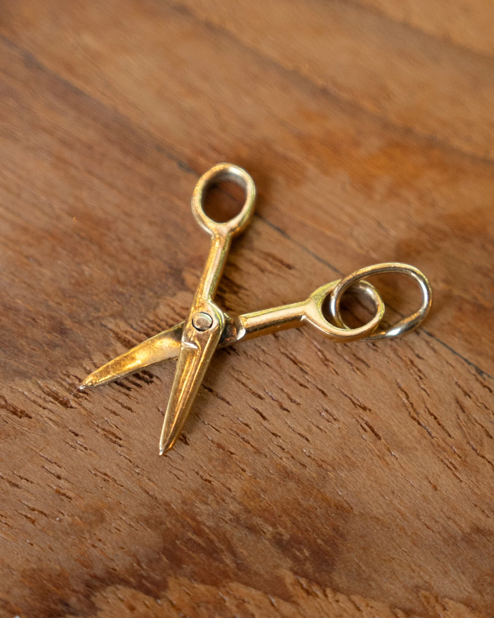 Scissor Charm in 14k Yellow Gold - Image 3