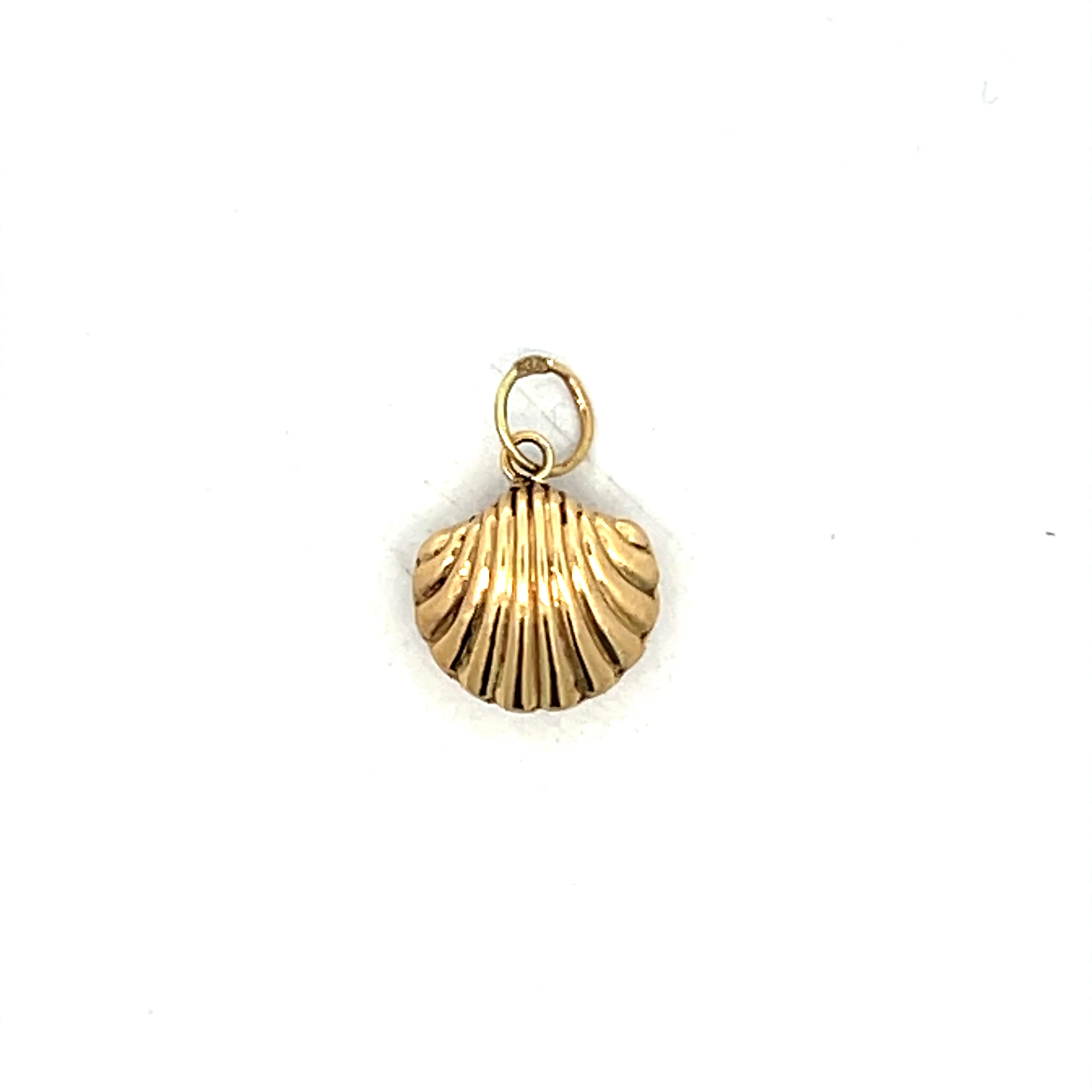 Seashell Charm in 14k Yellow Gold - Image 2