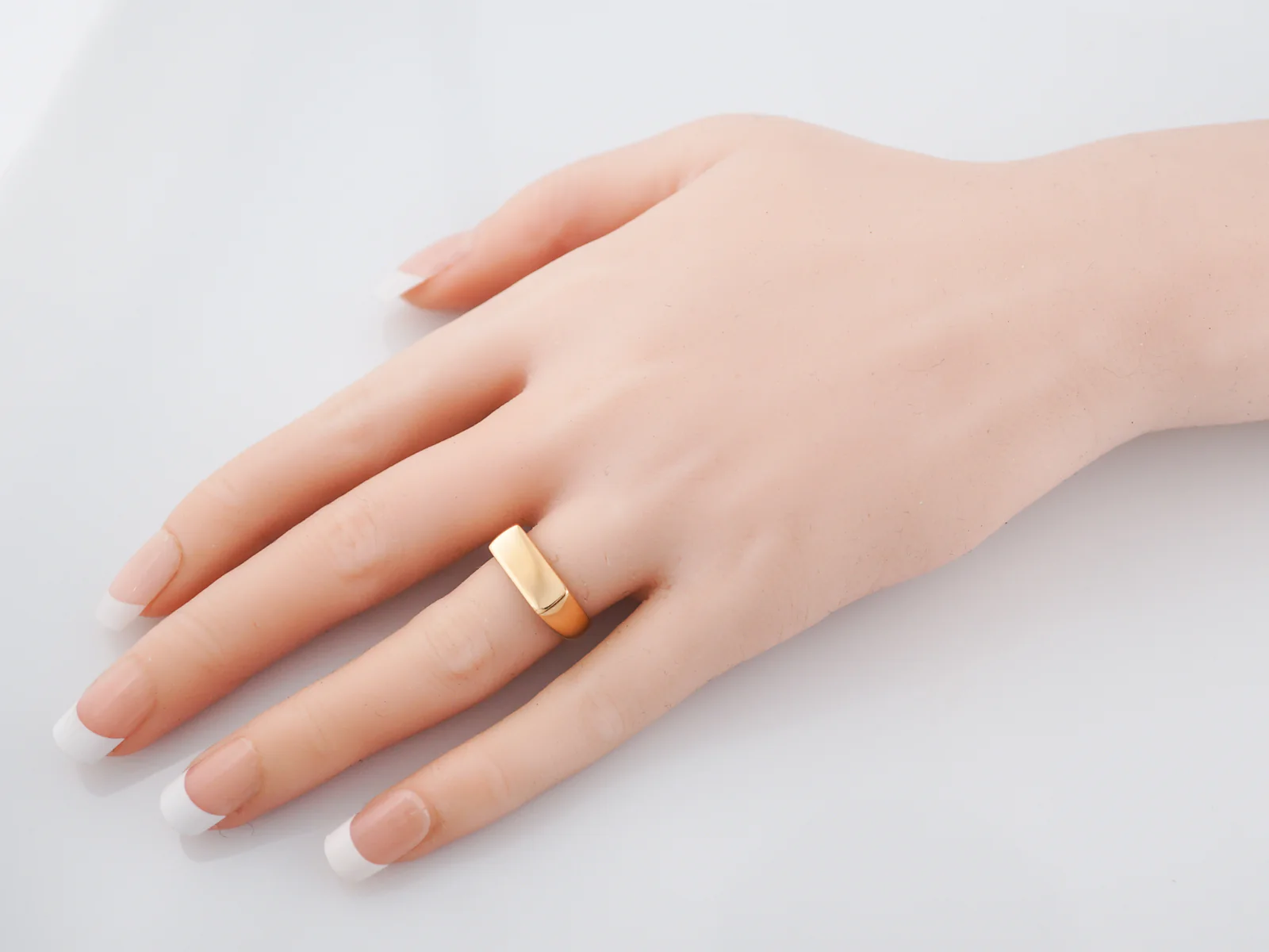 Signet Right Hand Ring Modern in 20k Yellow Gold - Image 7