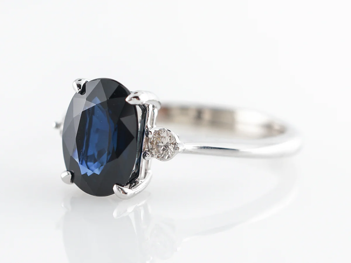 Solitaire Oval Sapphire & Diamond Engagement Ring in White Gold - Image 2