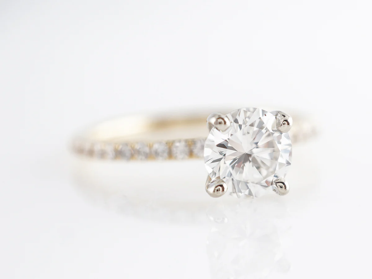 Solitaire Round Brilliant Diamond Engagement Ring in 18k - Image 3