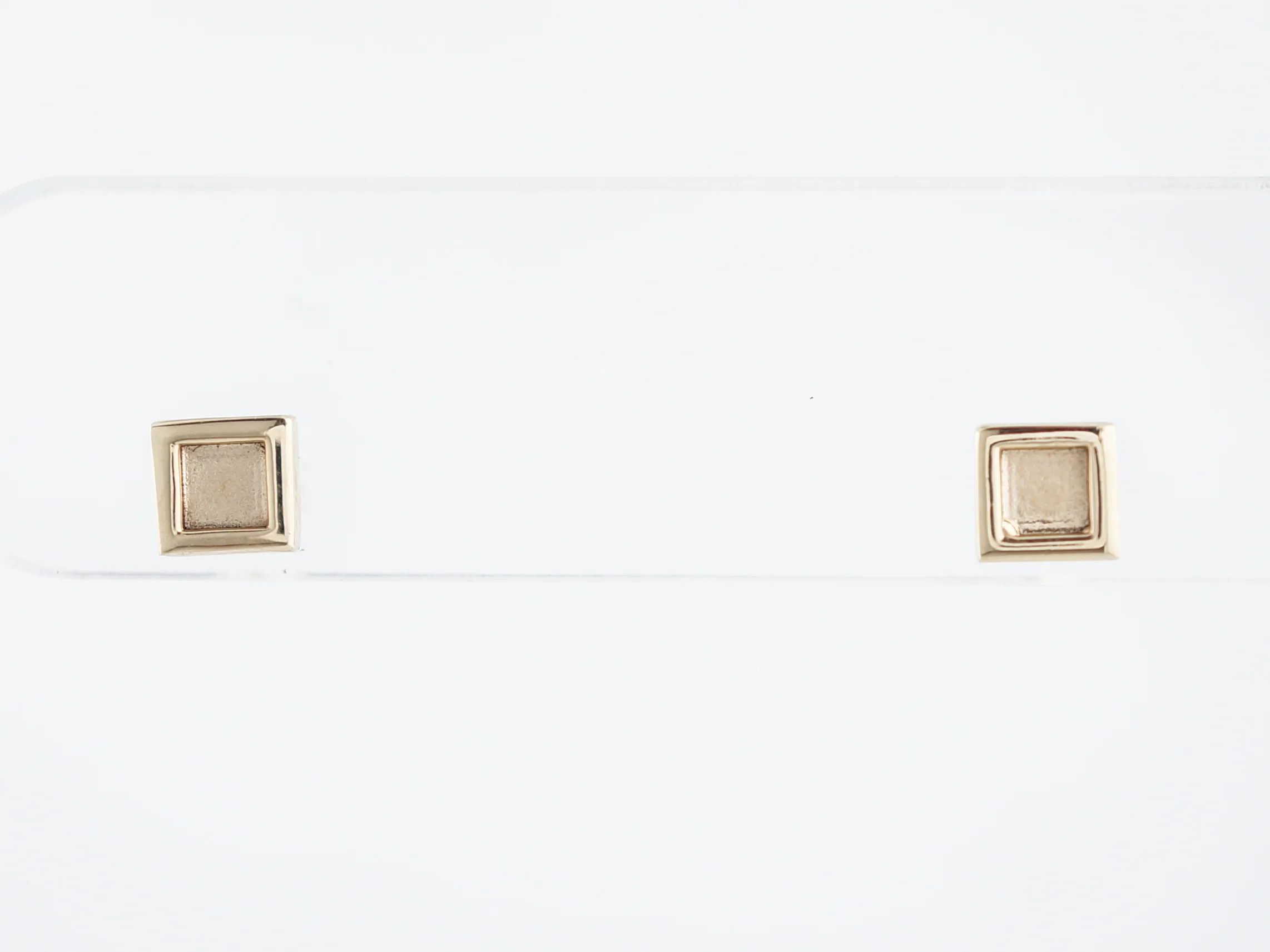 Square Stud Earrings Modern in 14K Yellow Gold - Image 2