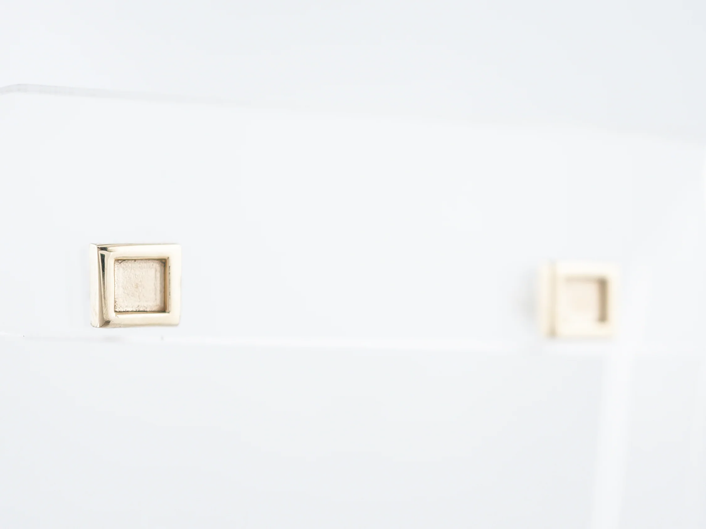Square Stud Earrings Modern in 14K Yellow Gold - Image 3