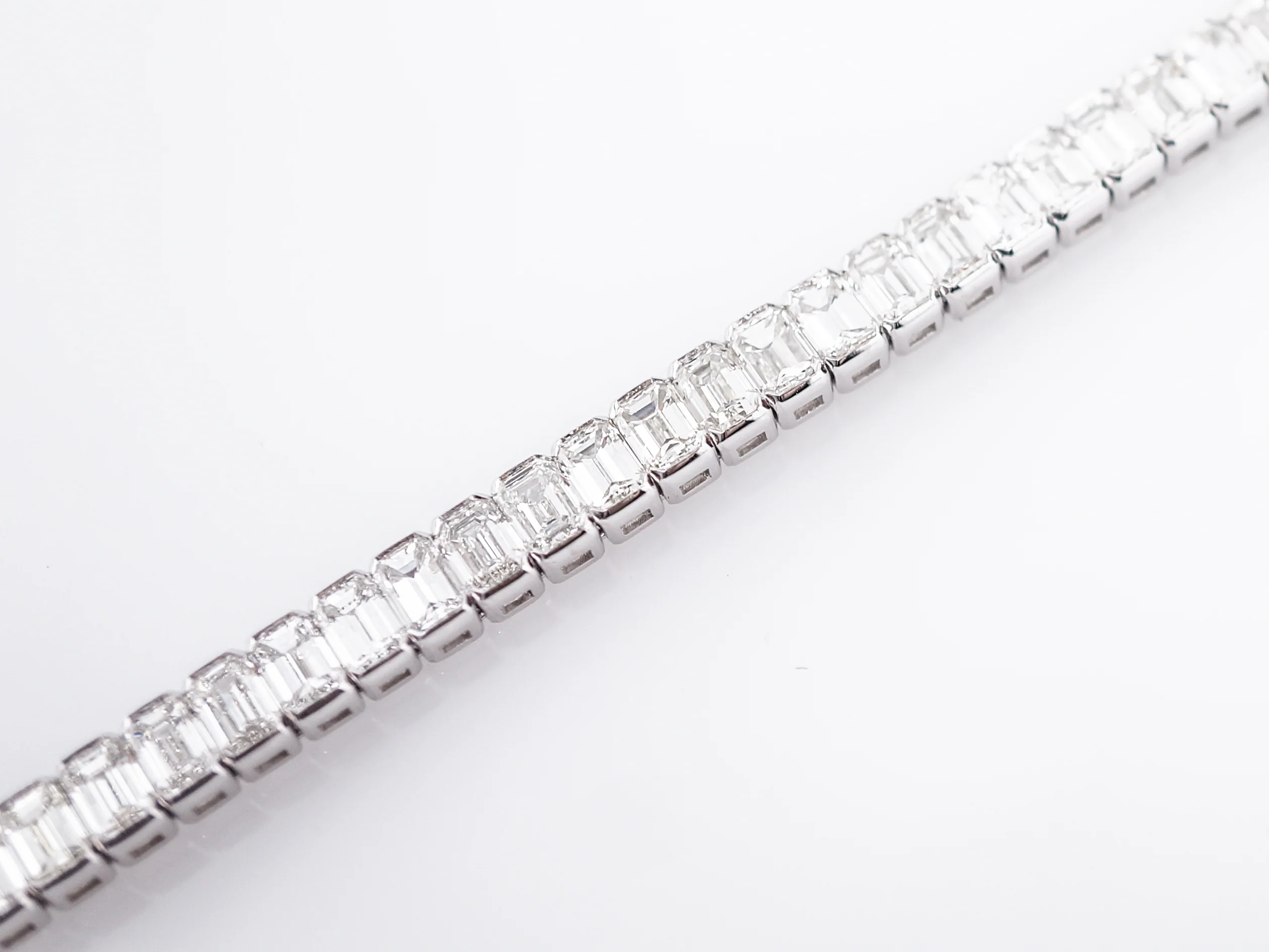 **RTV 1/10/19**Straight Line Bracelet Modern 17.75 Emerald Cut Diamonds in Platinum - Image 4