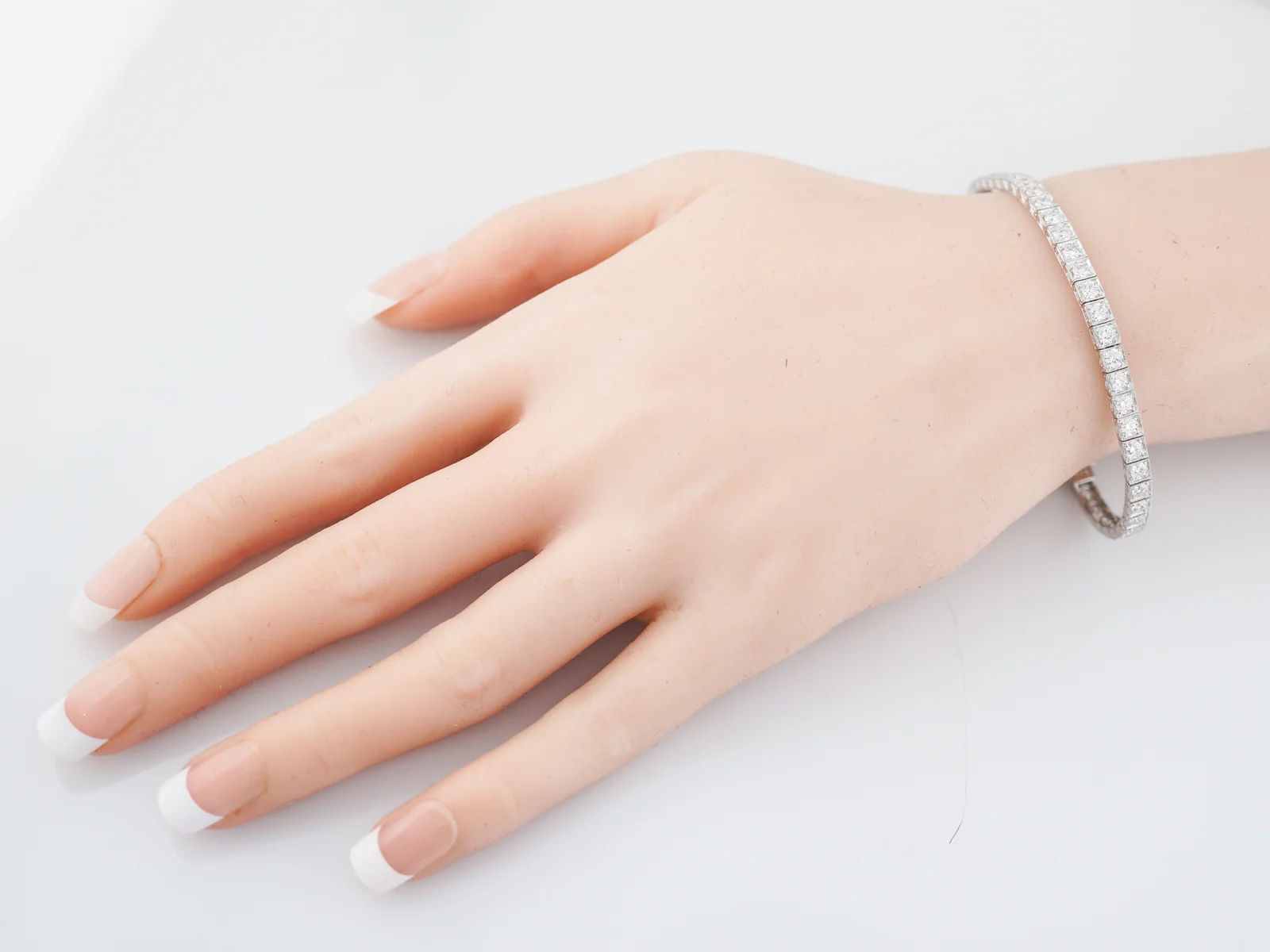 Straight Line Bracelet Modern 5.02 Round Brilliant Cut Diamonds in Platinum - Image 4