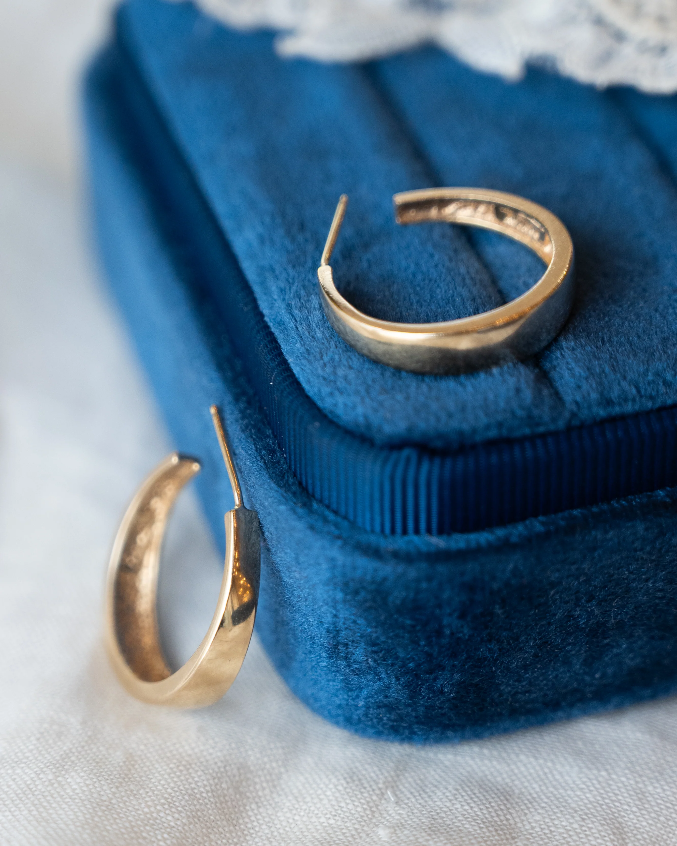 Tapered Hoop Earrings 14k Yellow Gold - Image 4
