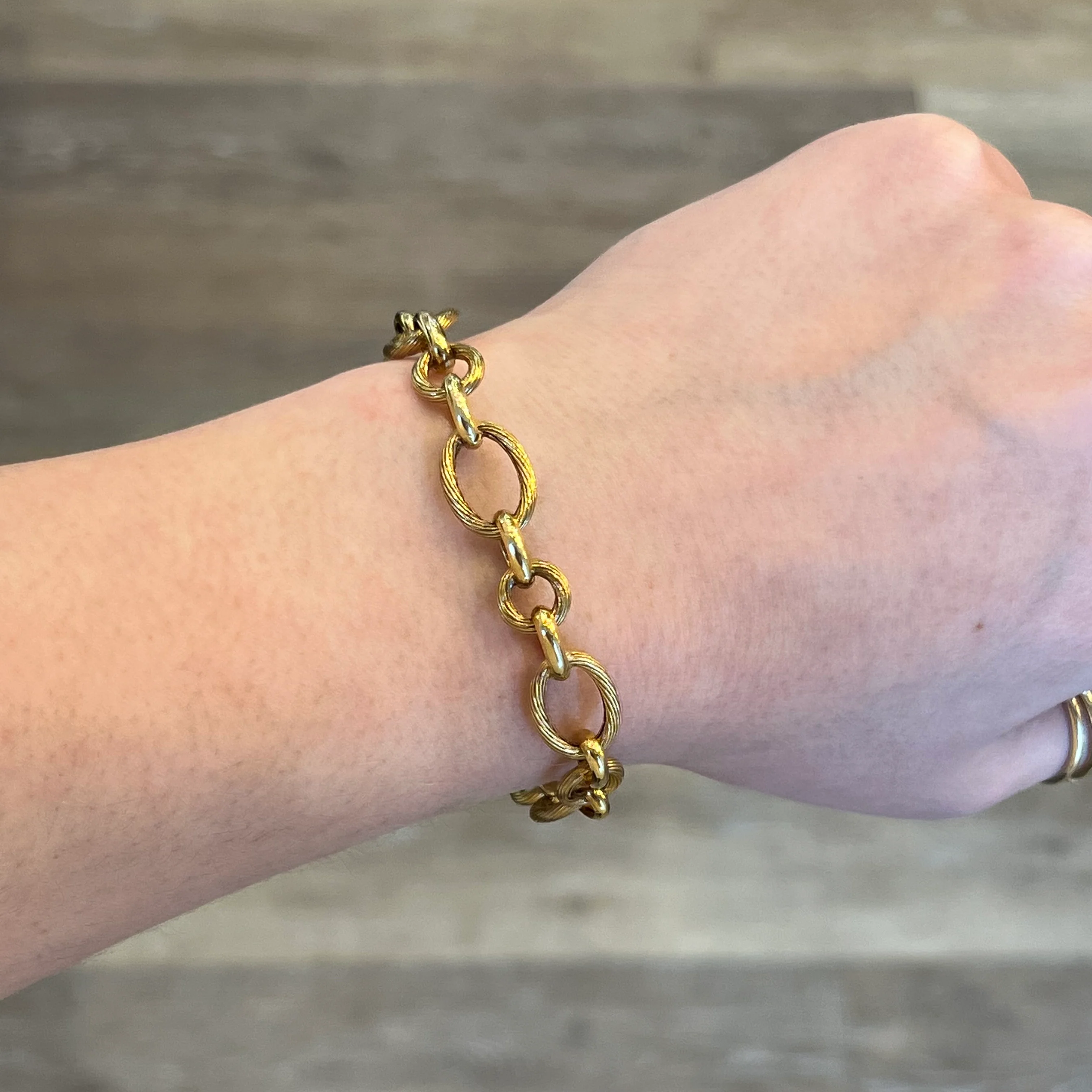 Textured Oval & Round Link Bracelet in 14k Yellow Gold - Image 5