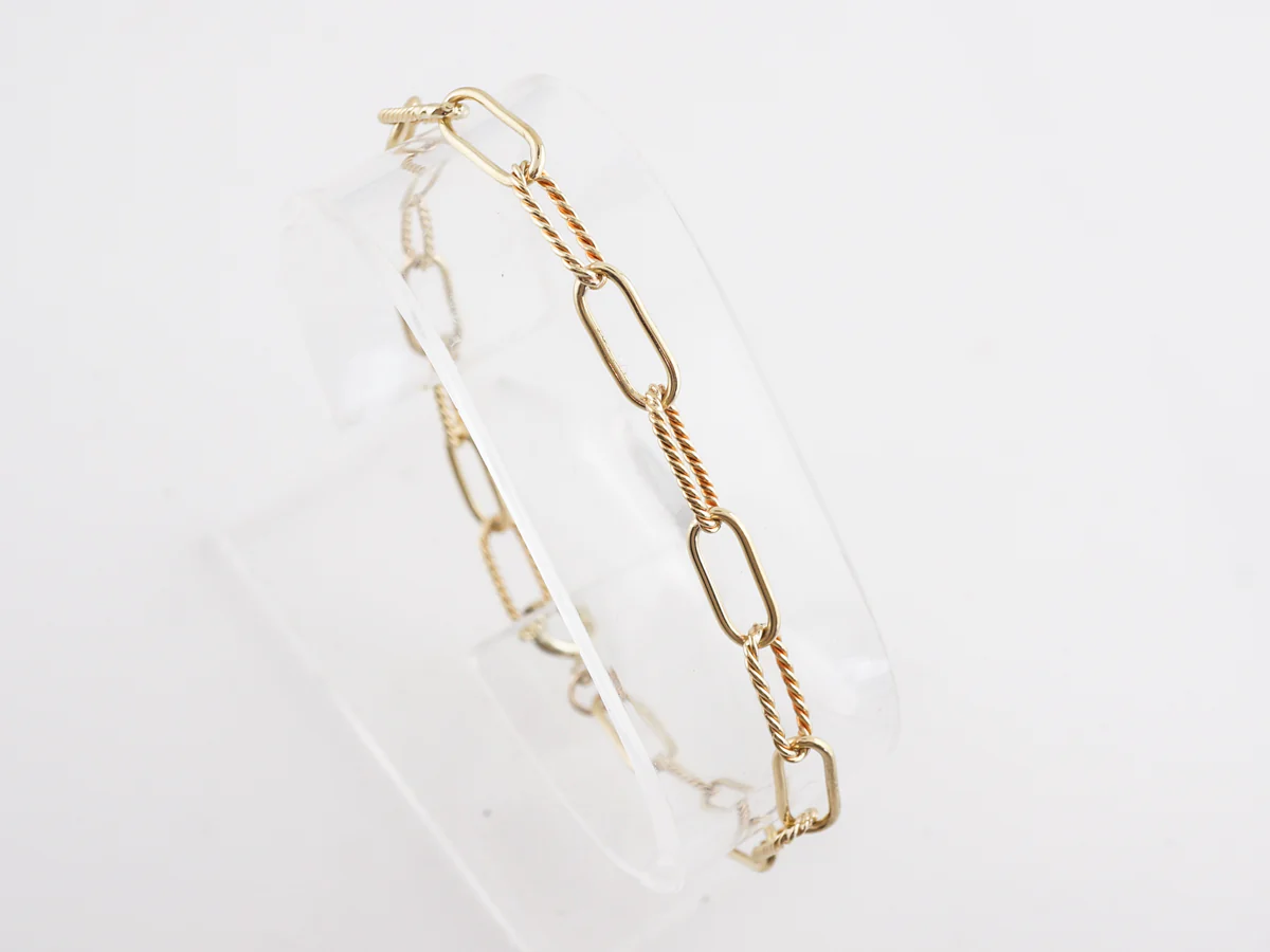 Textured Paperclip Link Bracelet in 18k Yellow Gold - Image 3