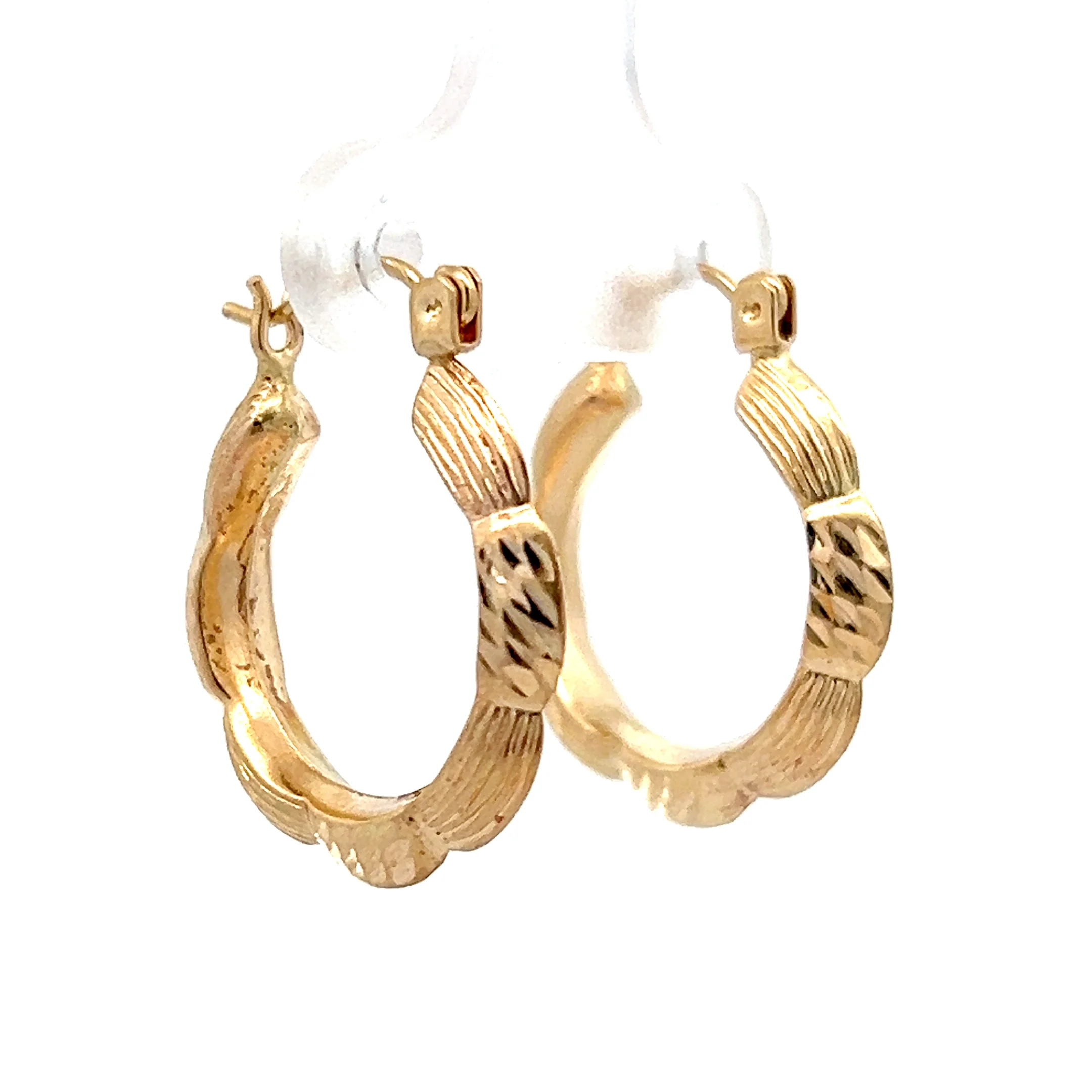 Textured Scallop Hoop Earrings in 14k Yellow Gold - Image 3