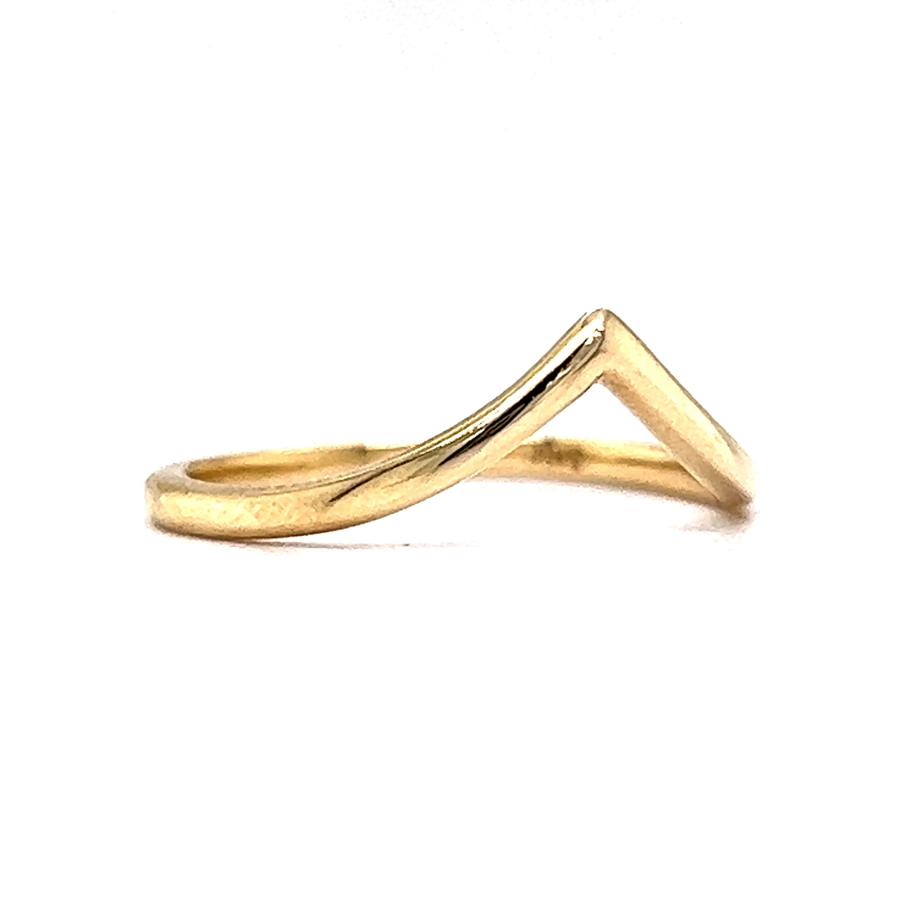 Thin V Shaped Wedding Band in 14k Yellow Gold - Image 3