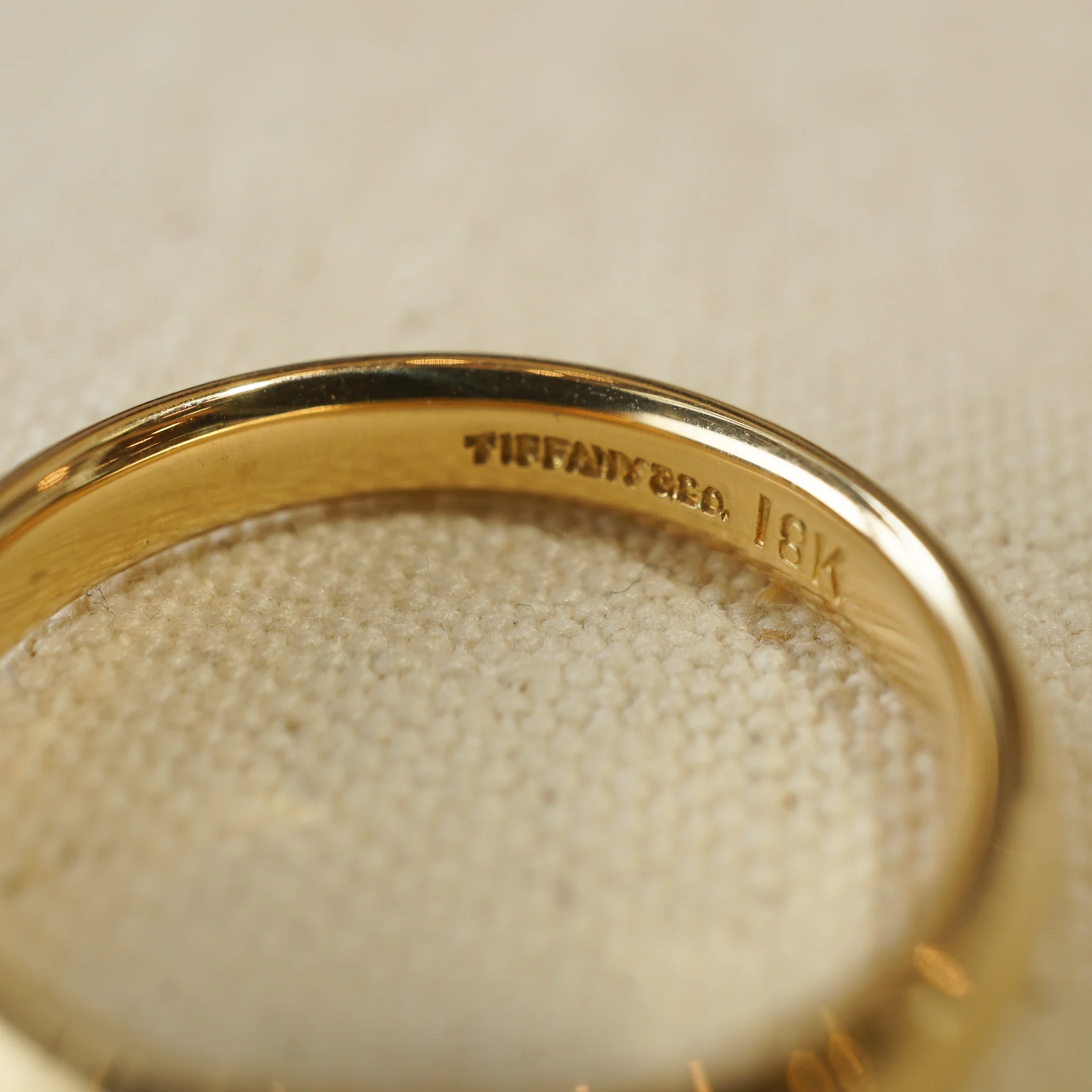 Tiffany & Co. Modern Wedding Band in 18k Yellow Gold - Image 4