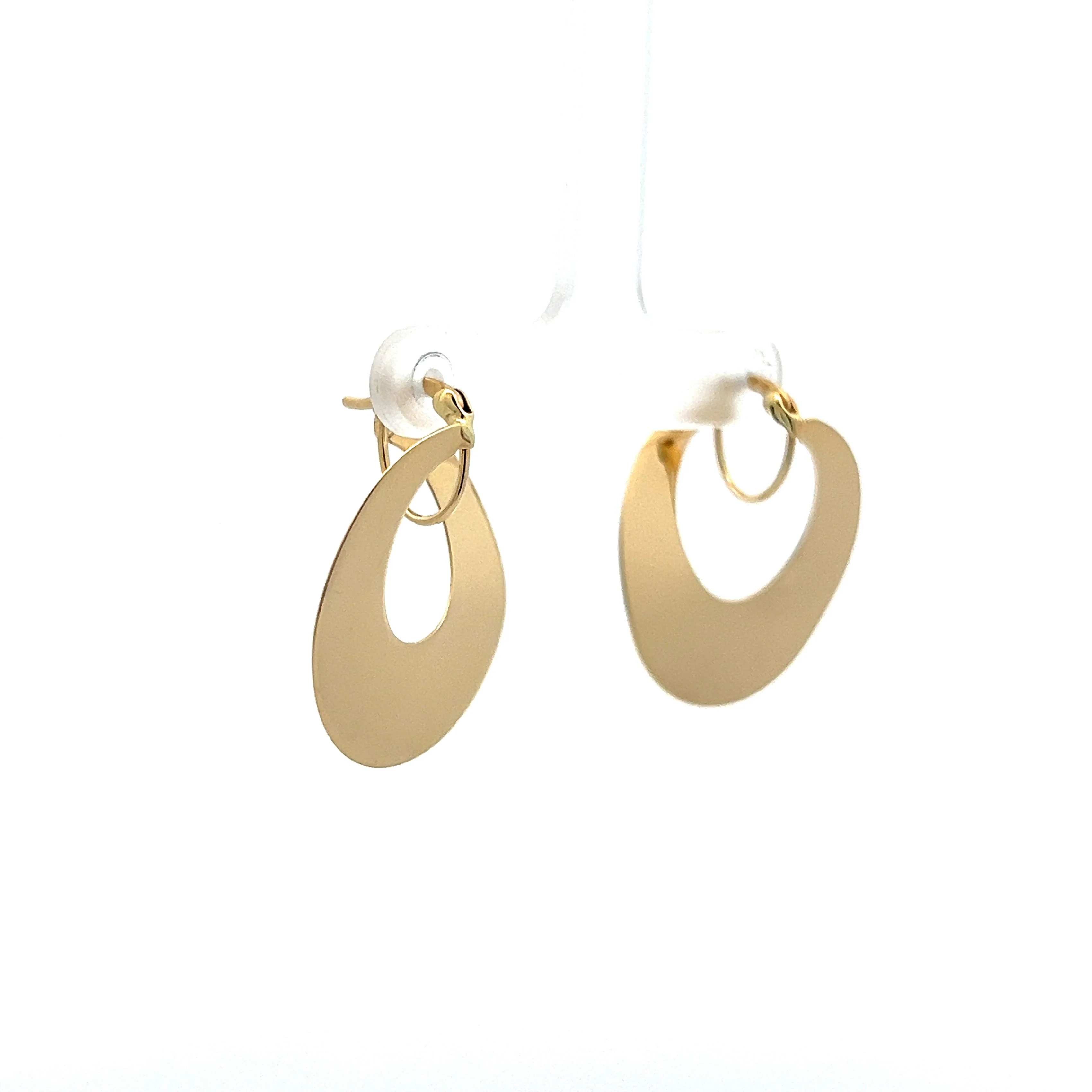 Twisted Oval Hoop Earrings in 14k Yellow Gold - Image 3