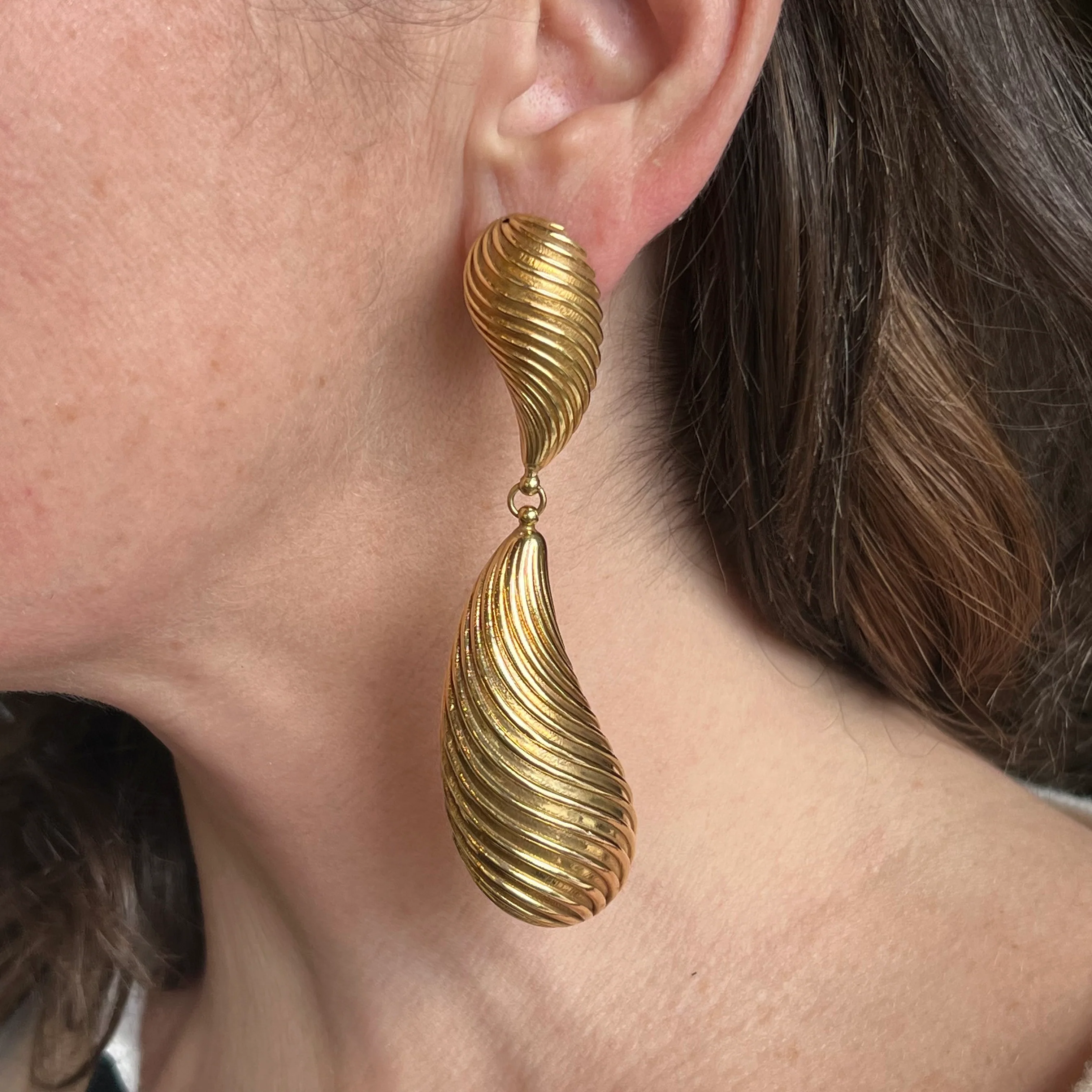 Unique Teardrop Dangle Earrings in 18K Yellow Gold - Image 4