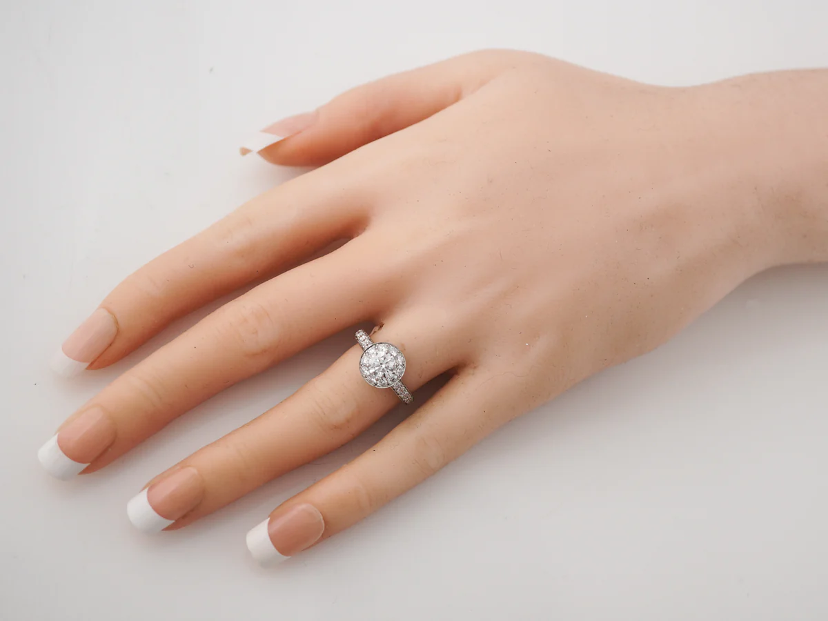 Van Cleef & Arpels Icone Engagement Ring Modern .70 Round Brilliant Cut Diamond in Platinum - Image 7