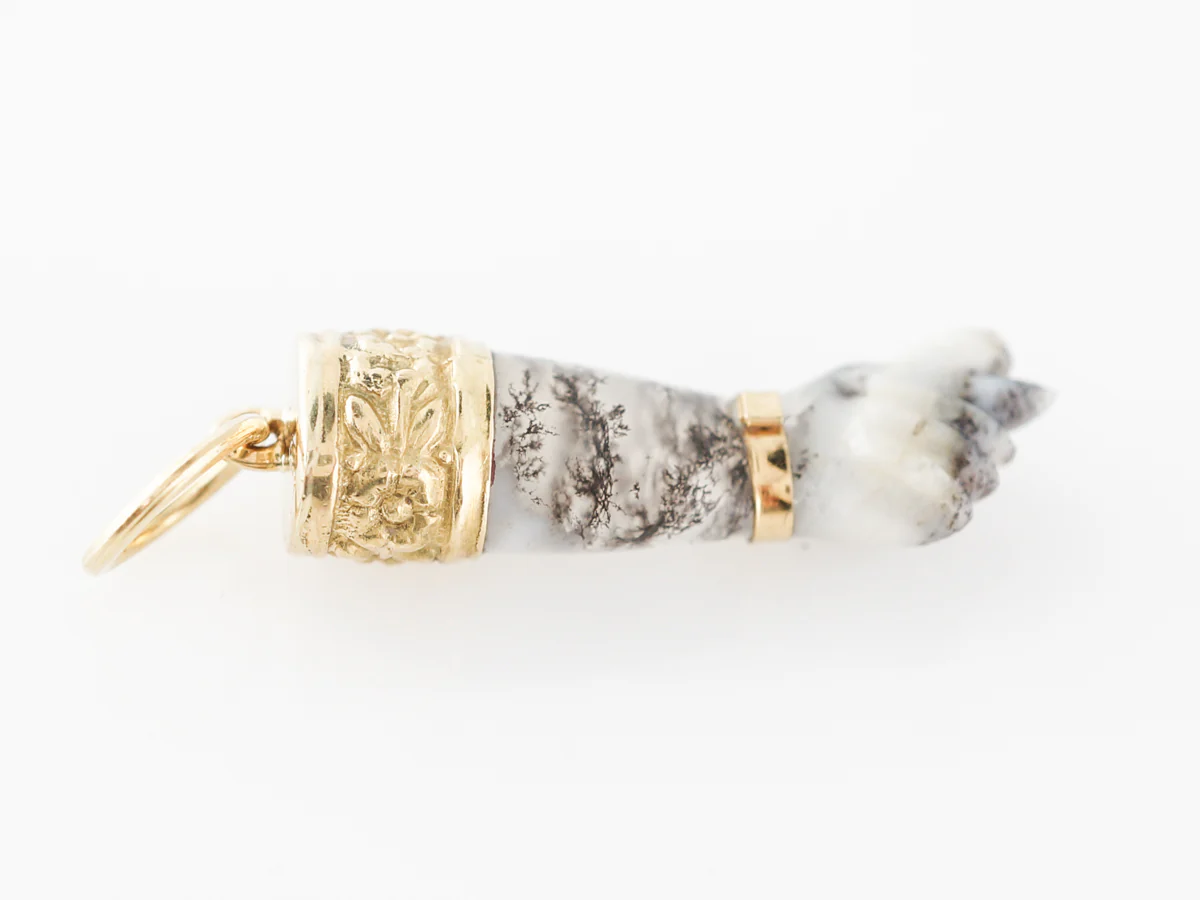 Victorian Agate Figa Charm in Engraved 18k Yellow Gold - Image 2