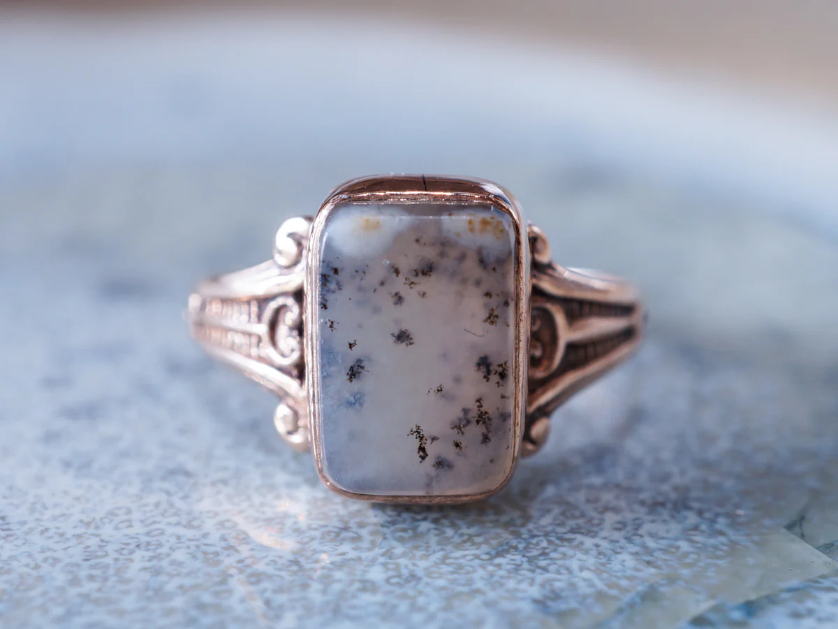 Victorian Agate Right Hand Ring in 10k Yellow Gold - Image 6