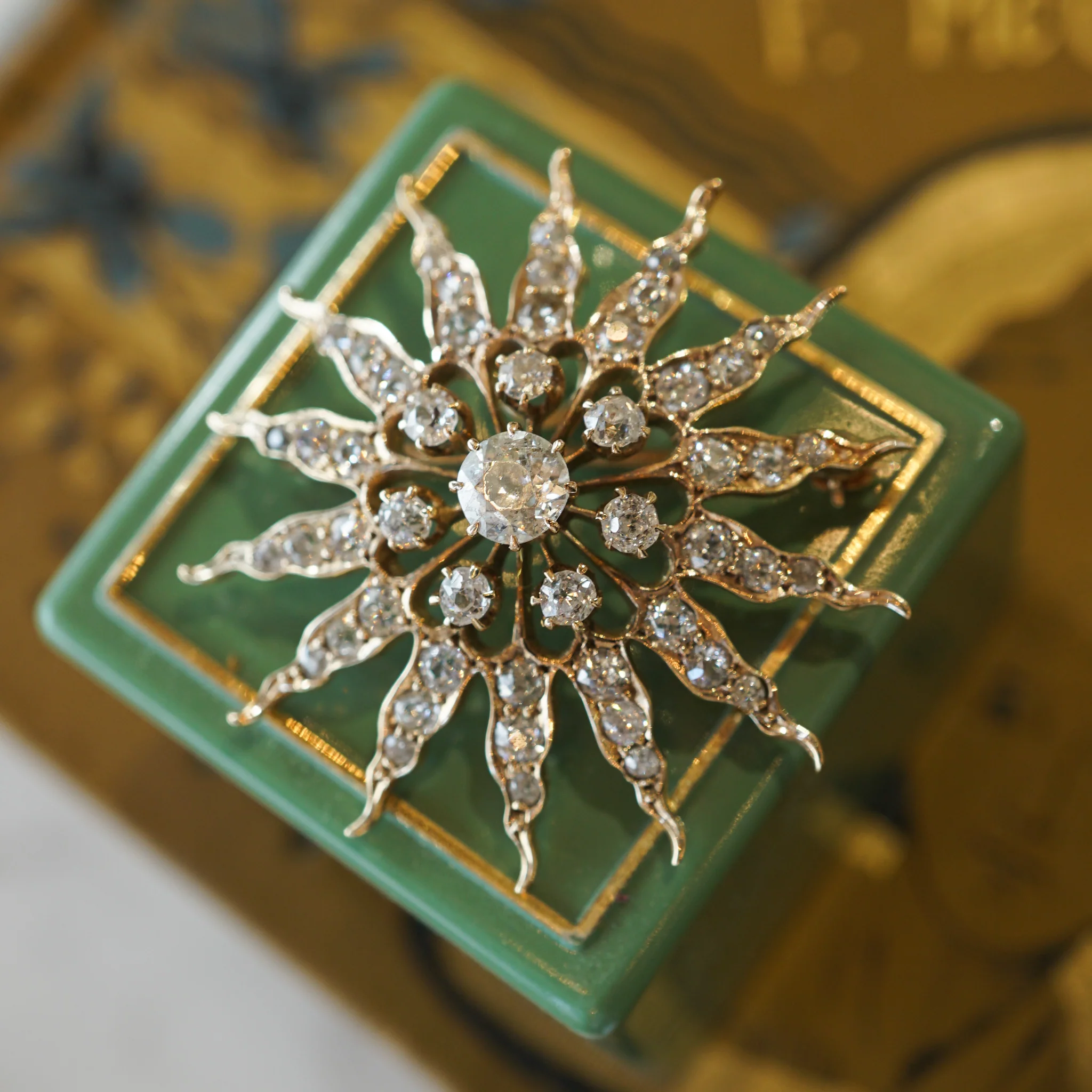 Victorian Diamond Sun Brooch Pendant in 14k Yellow Gold - Image 4
