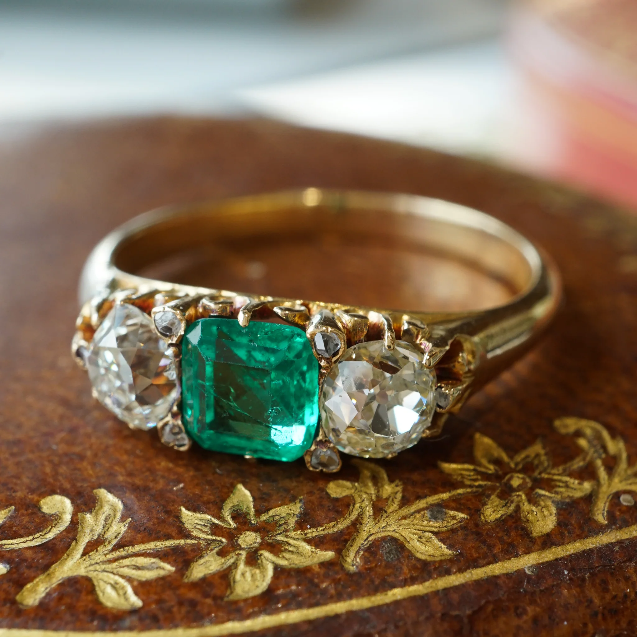 Victorian Emerald and Diamond Ring in 14k Yellow Gold - Image 4