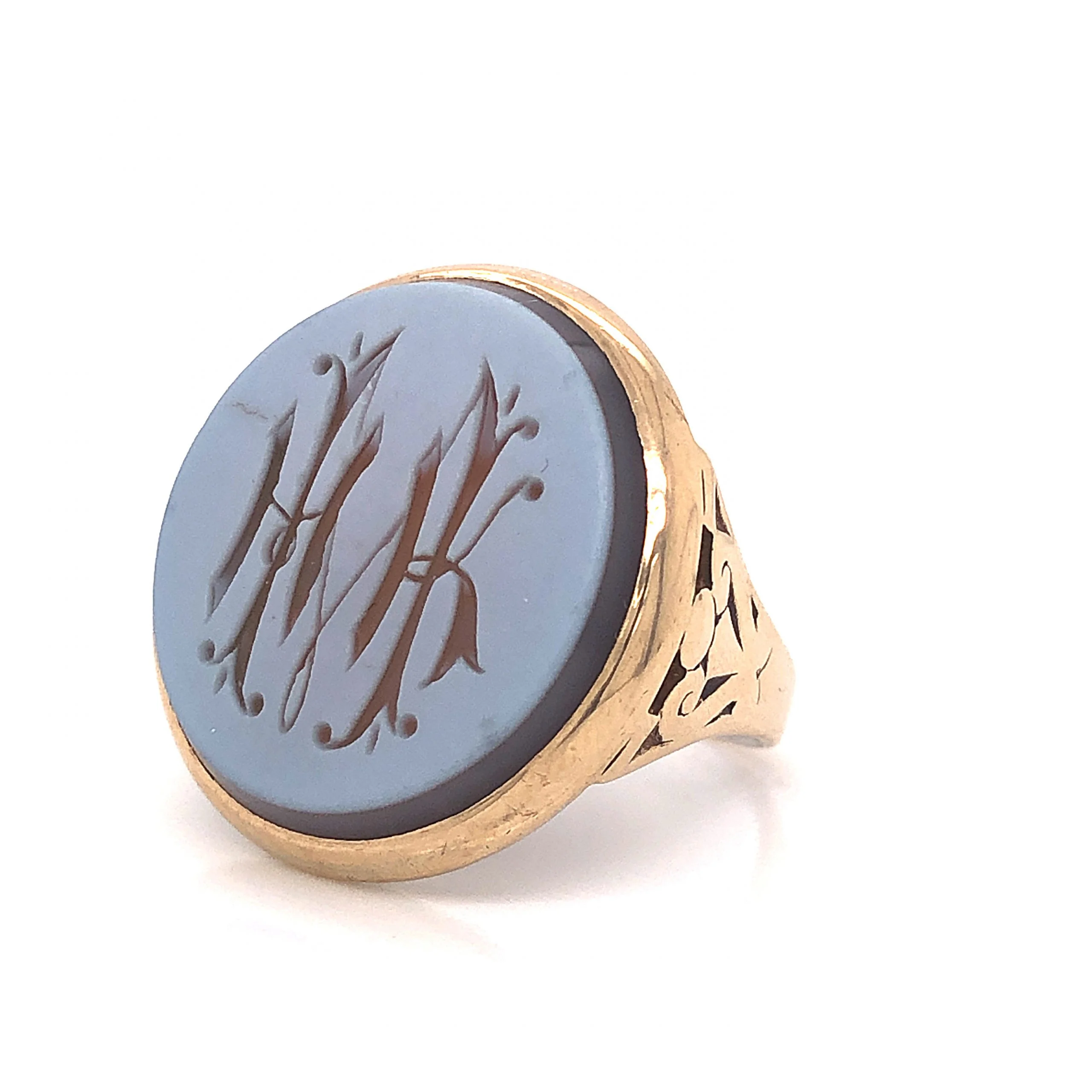 Victorian Engraved Agate Ring in 10k Yellow Gold - Image 2