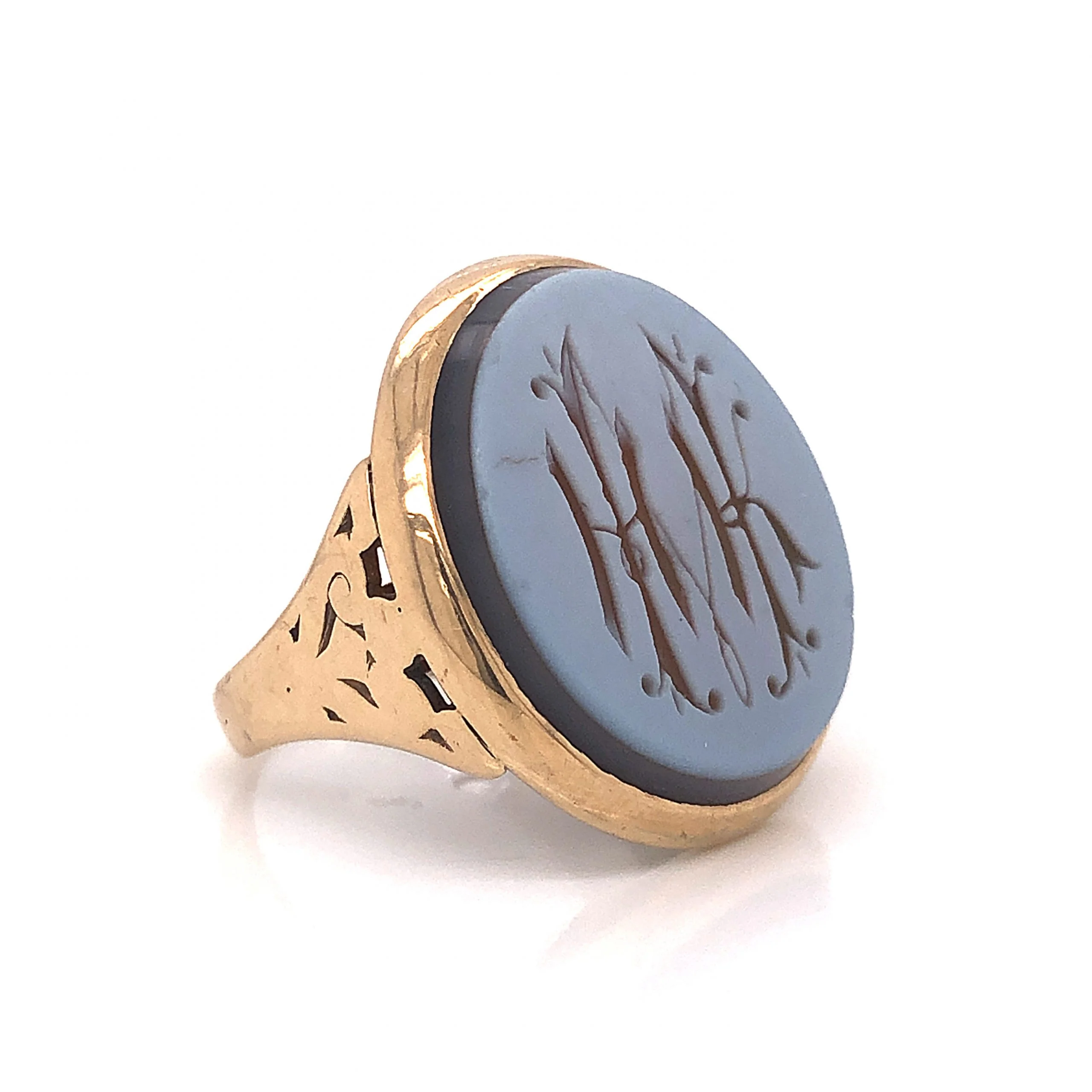 Victorian Engraved Agate Ring in 10k Yellow Gold - Image 3