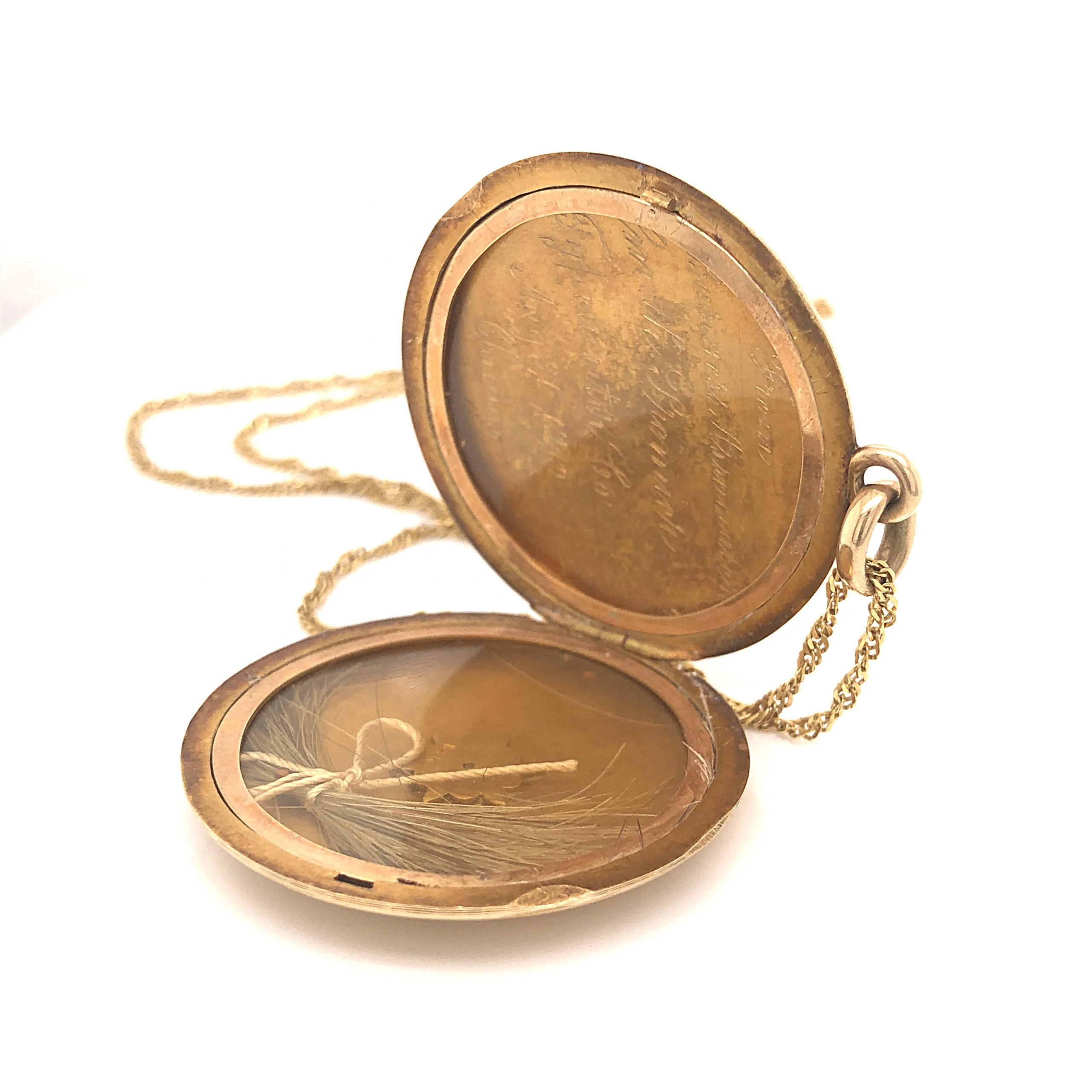 Victorian Engraved Round Locket Necklace in 14k Yellow Gold - Image 5