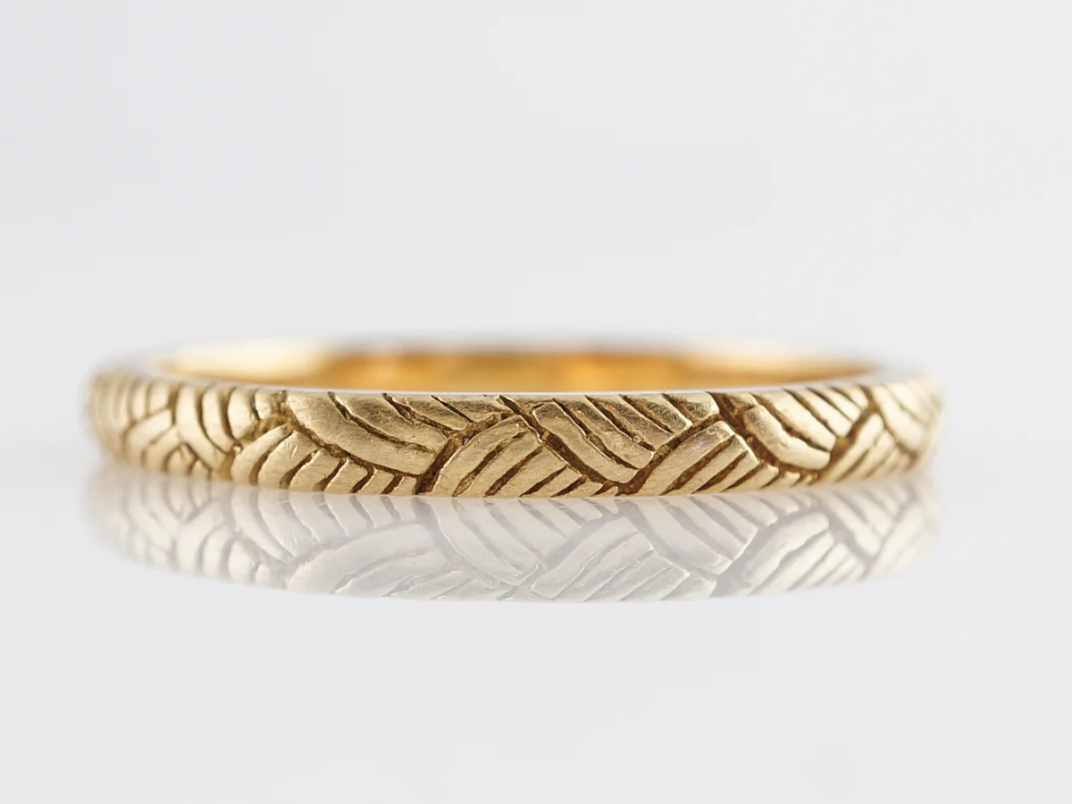 Victorian Engraved Wedding Band in 18k Yellow Gold