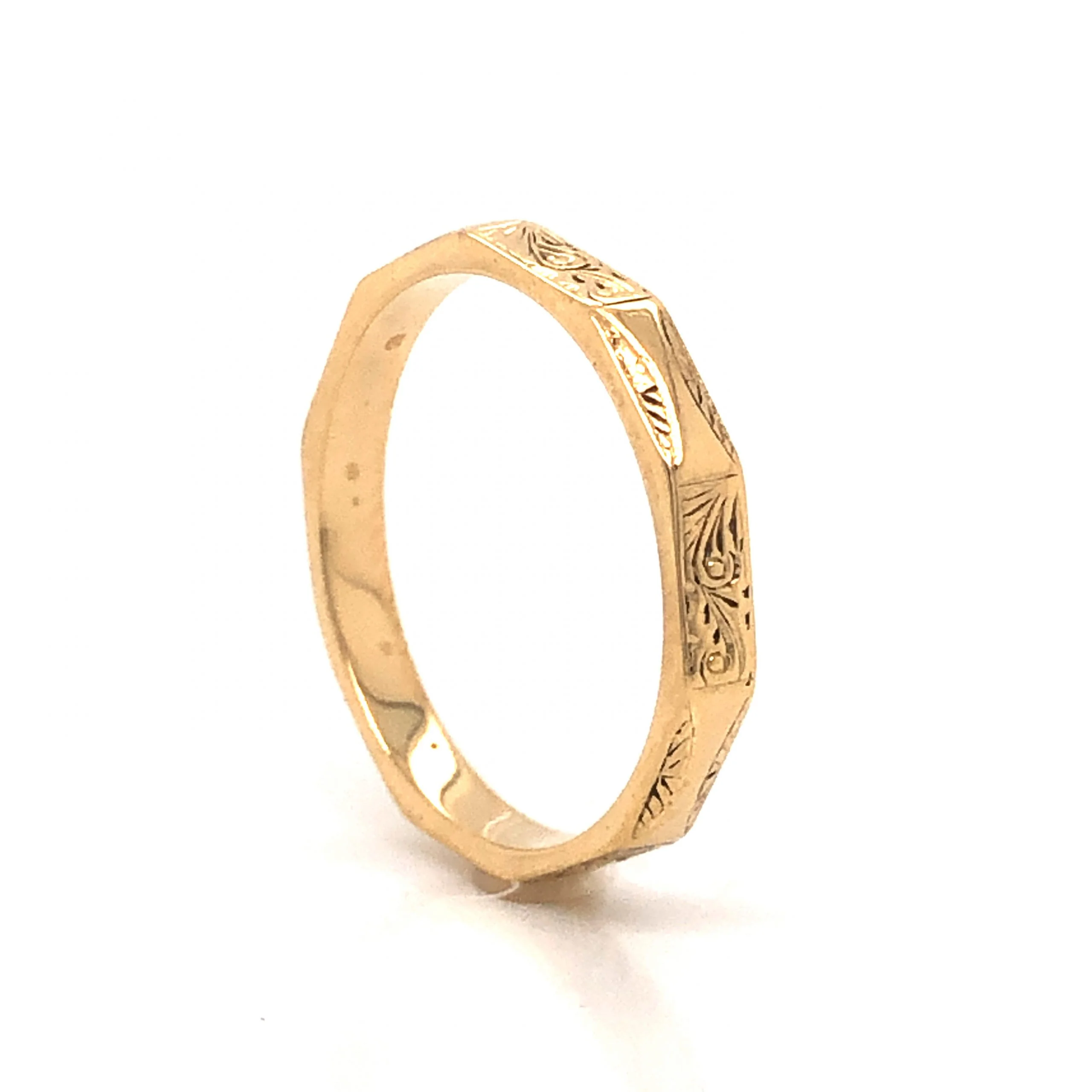 Victorian Engraved Wedding Band in 18k Yellow Gold - Image 5