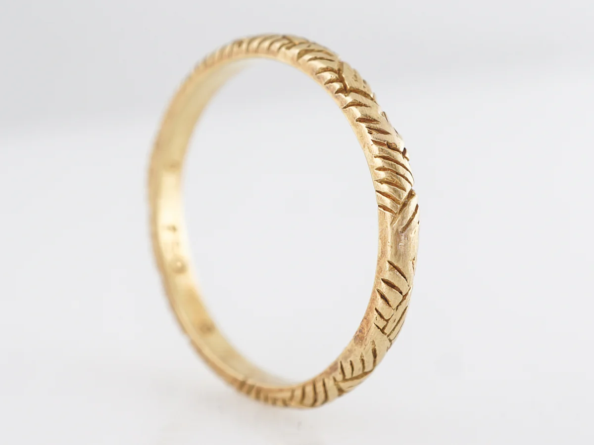 Victorian Engraved Wedding Band in 18k Yellow Gold - Image 2