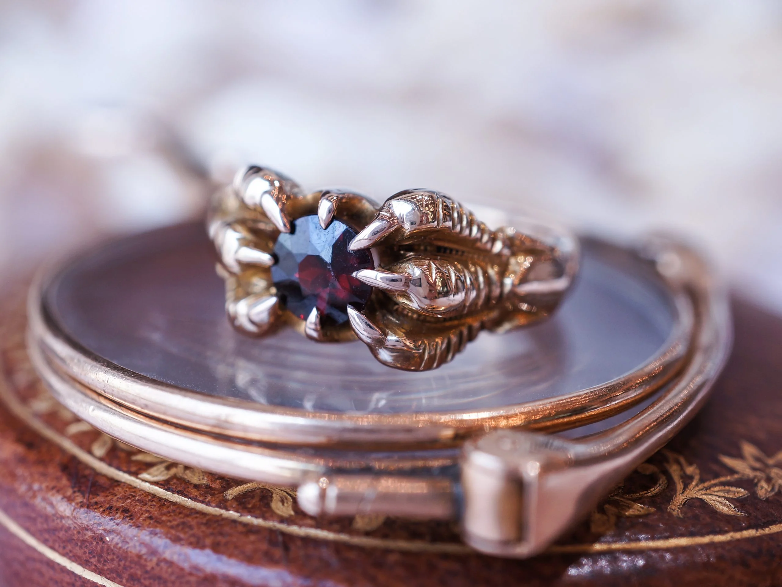 Victorian Garnet Crow Claw Ring in 14k Yellow Gold - Image 6