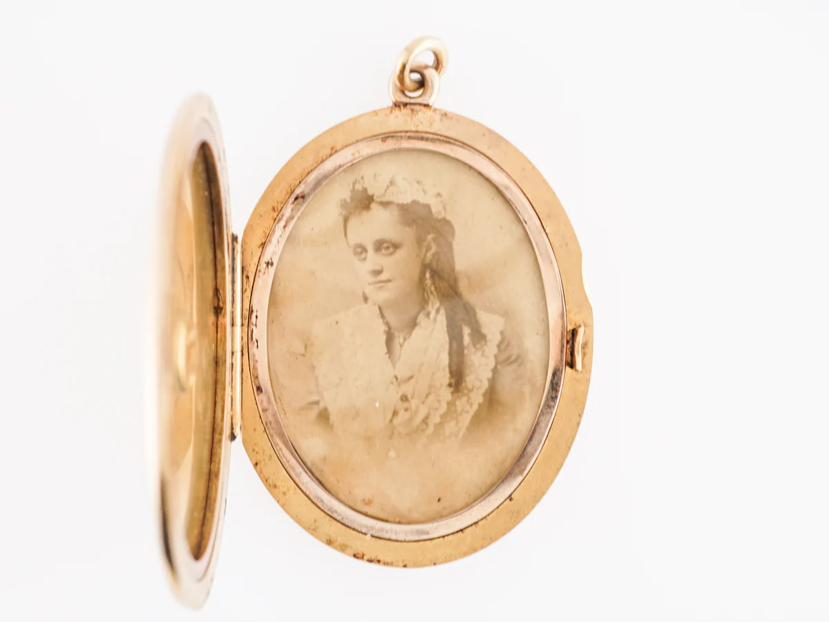 Victorian Oval Locket in 14k Yellow Gold - Image 3