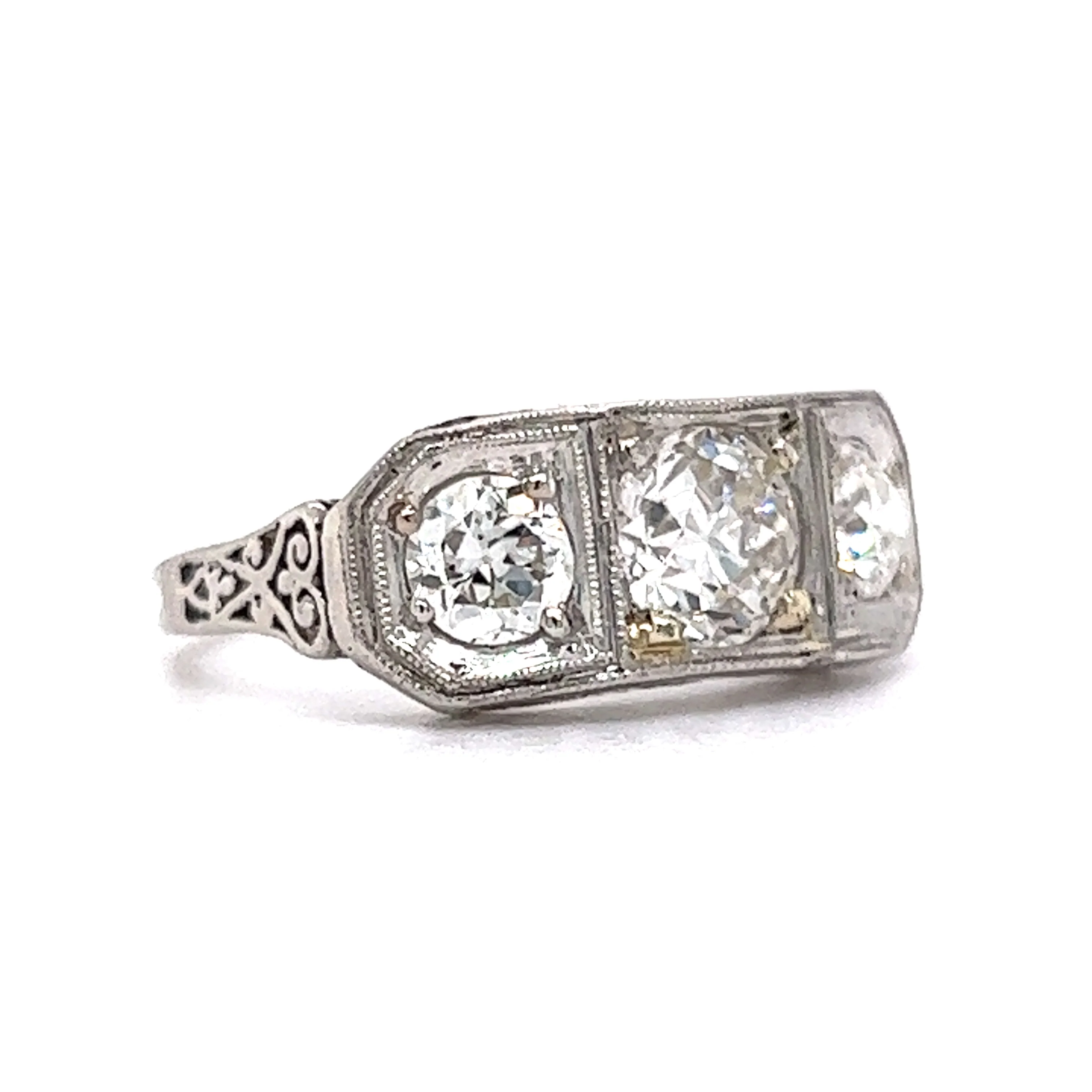 Vintage 1920's Three Stone Diamond Ring in Platinum - Image 3