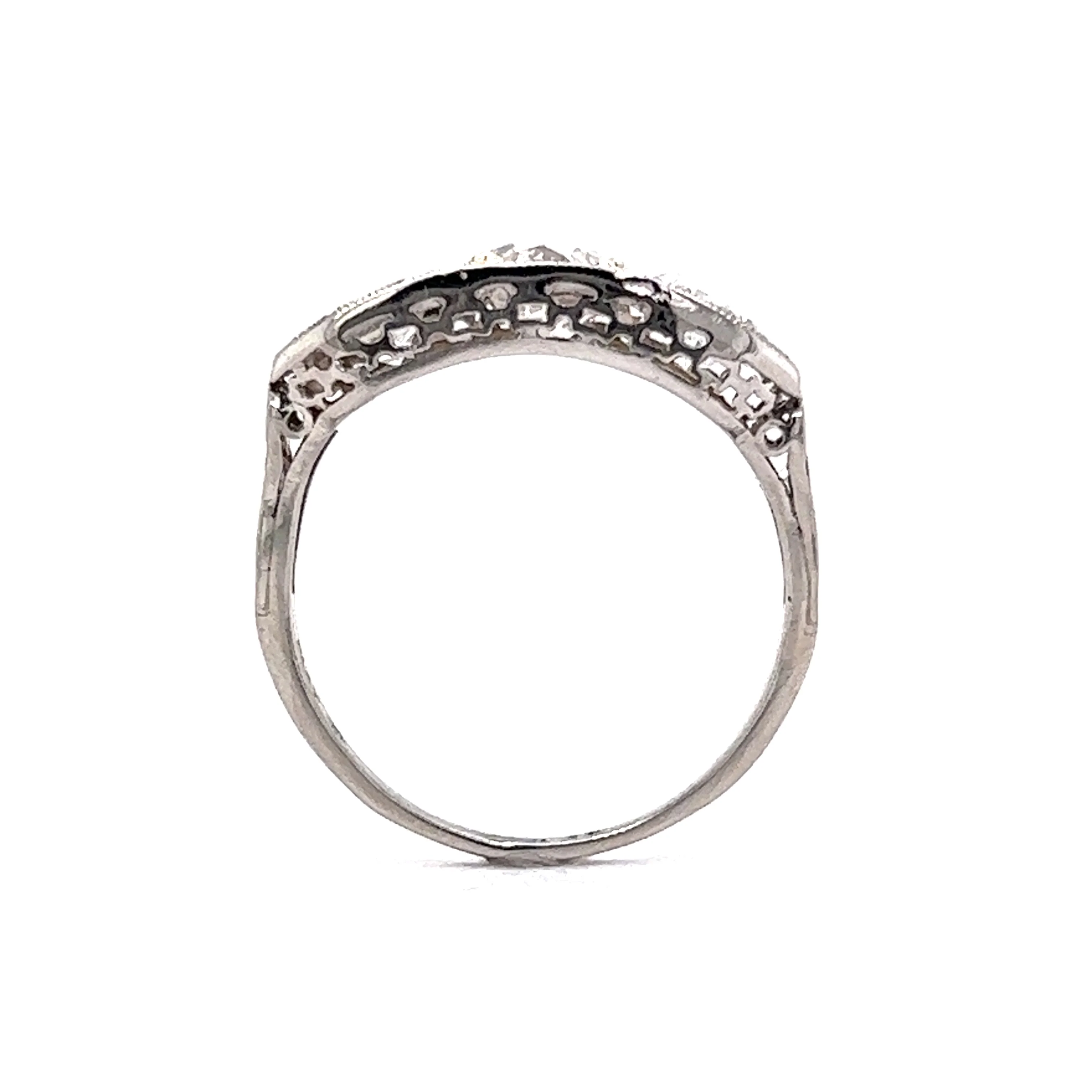Vintage 1920's Three Stone Diamond Ring in Platinum - Image 4
