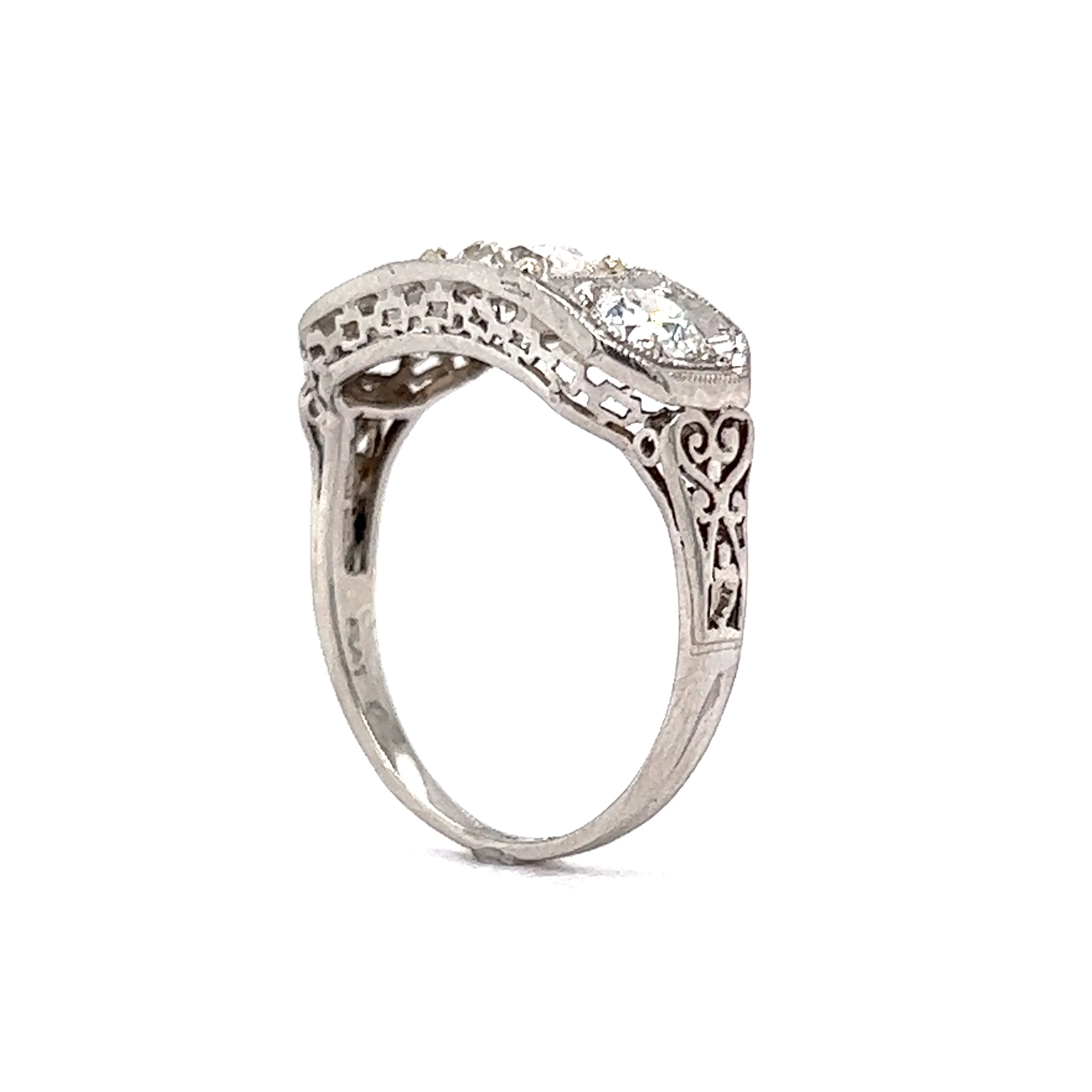 Vintage 1920's Three Stone Diamond Ring in Platinum - Image 5