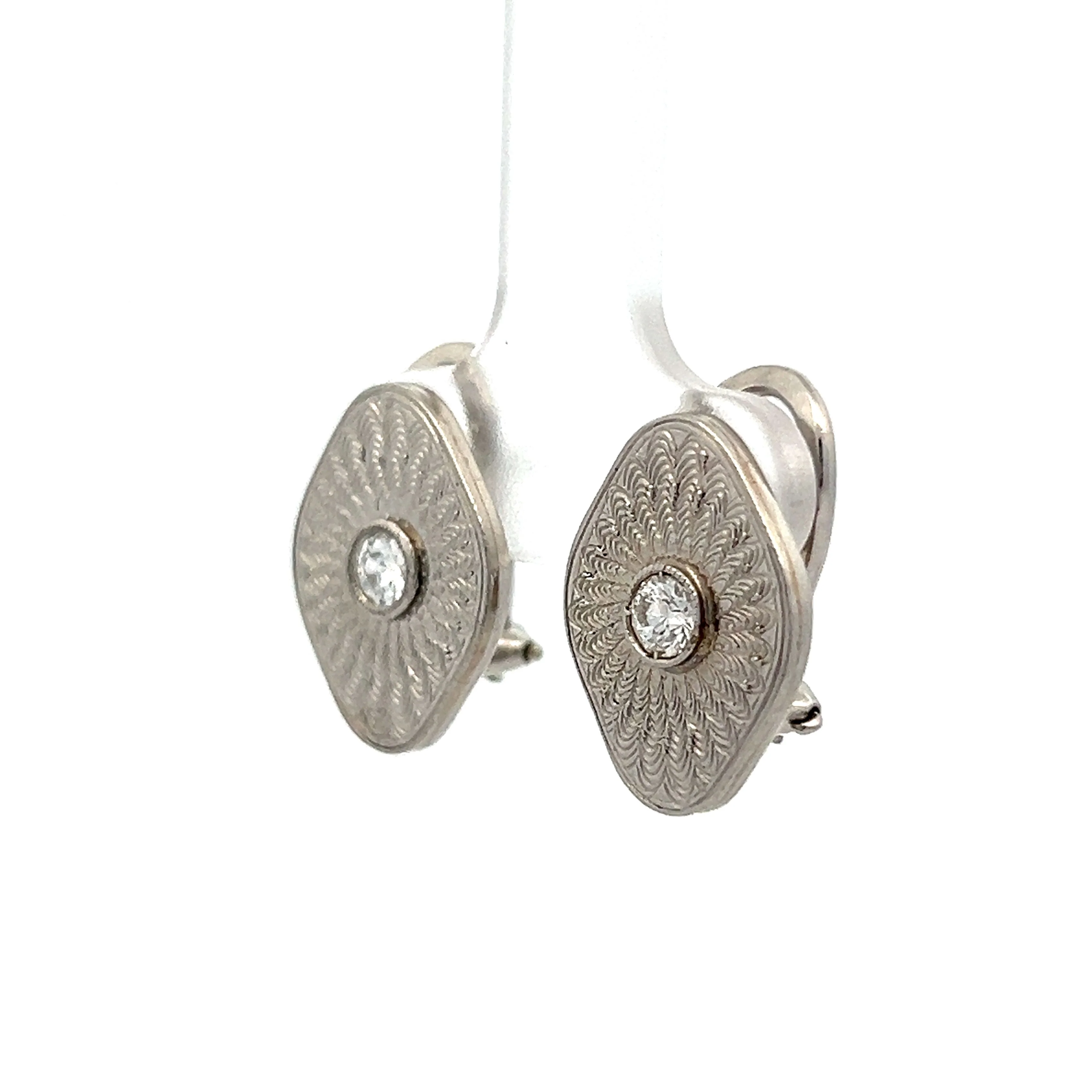Vintage 1950's Diamond Stud Earrings in Platinum - Image 2
