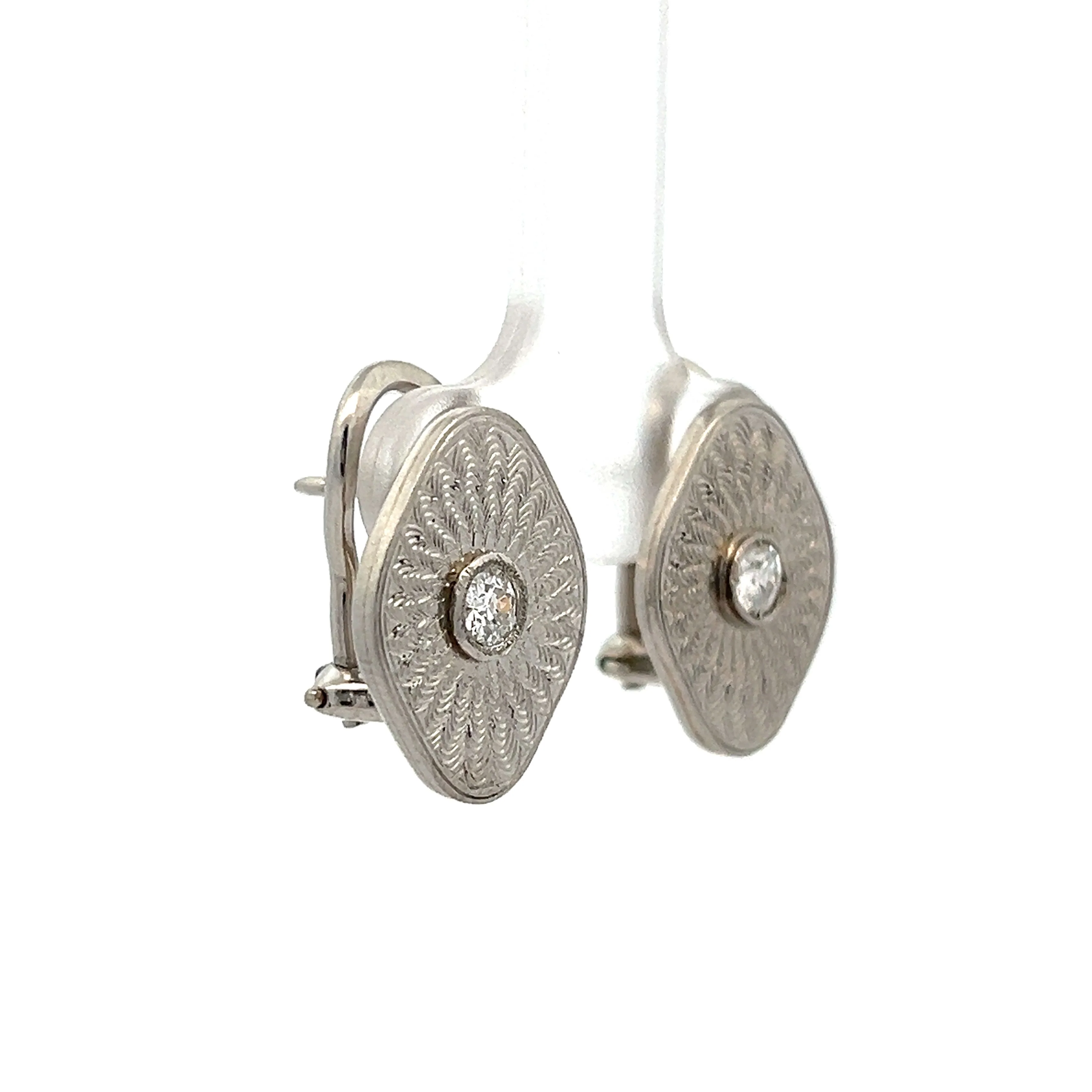 Vintage 1950's Diamond Stud Earrings in Platinum - Image 3