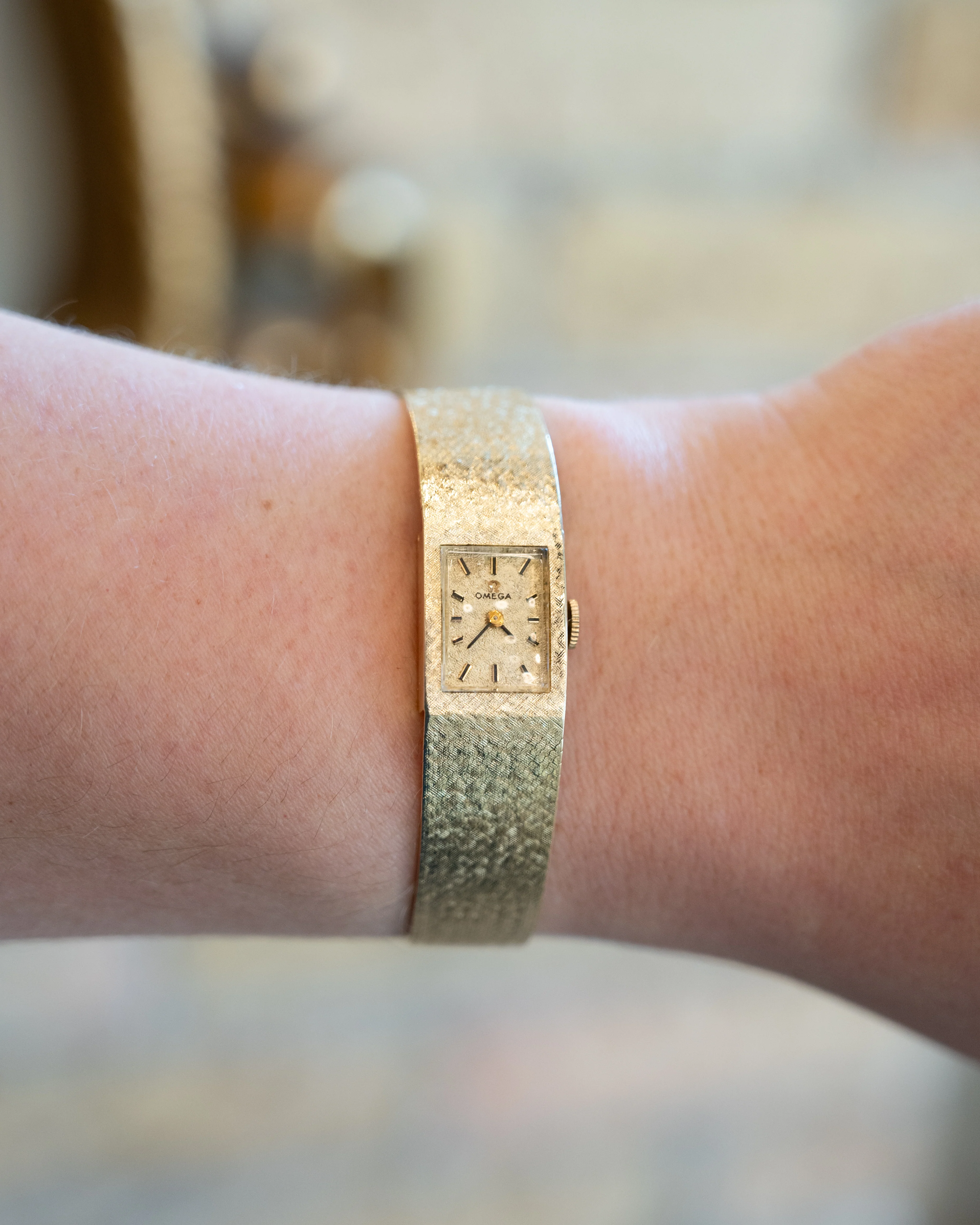 Vintage 1970s Ladies Omega Watch 8928 in 14k Yellow Gold - Image 6
