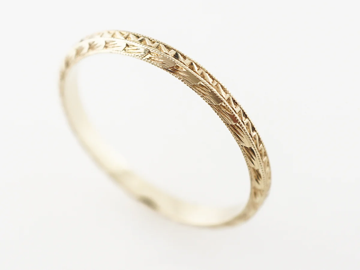 Vintage Art Deco Engraved Wedding Band in 14k Yellow Gold - Image 4