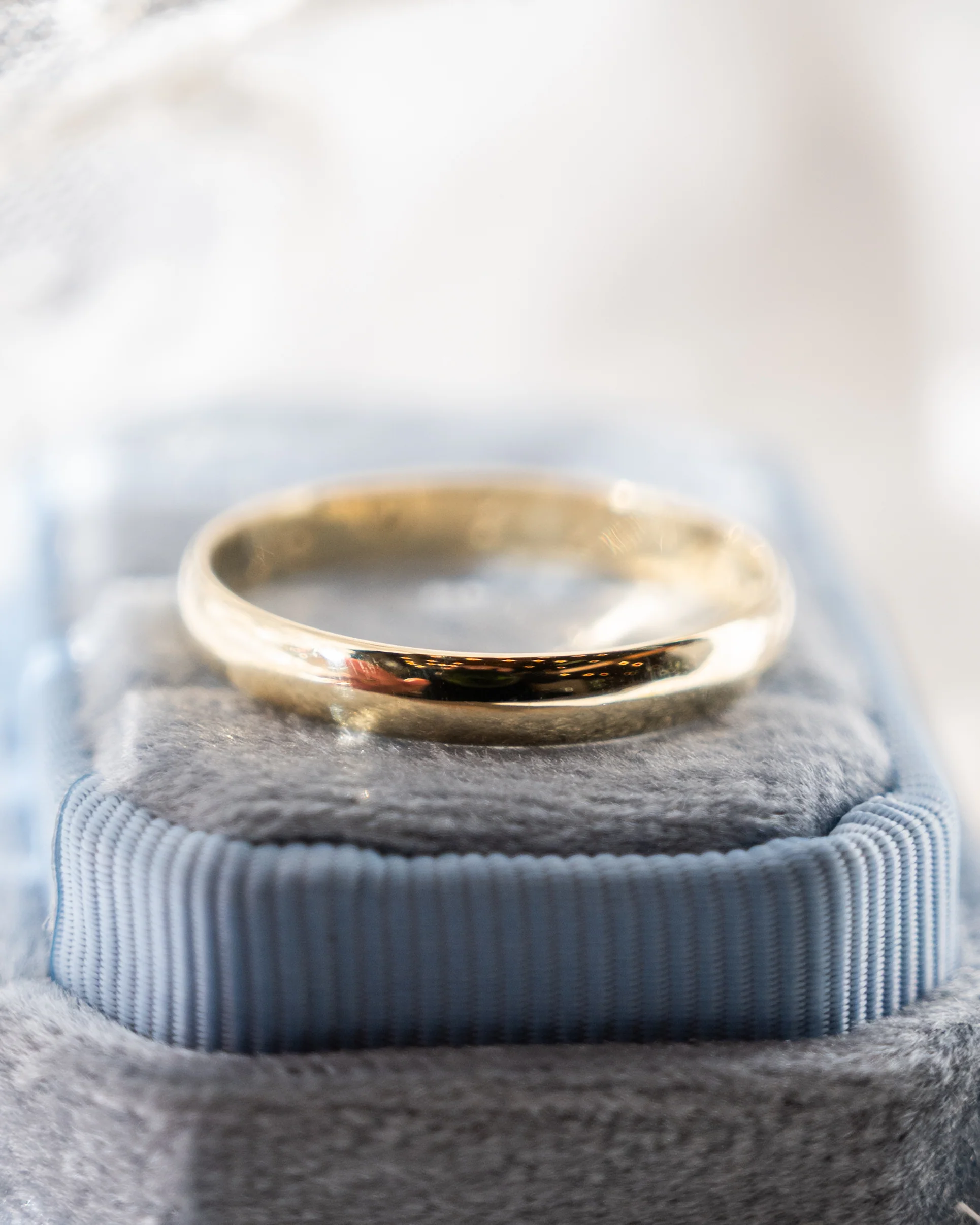Vintage Mens 4.5mm Wedding Band 14k Yellow Gold - Image 9